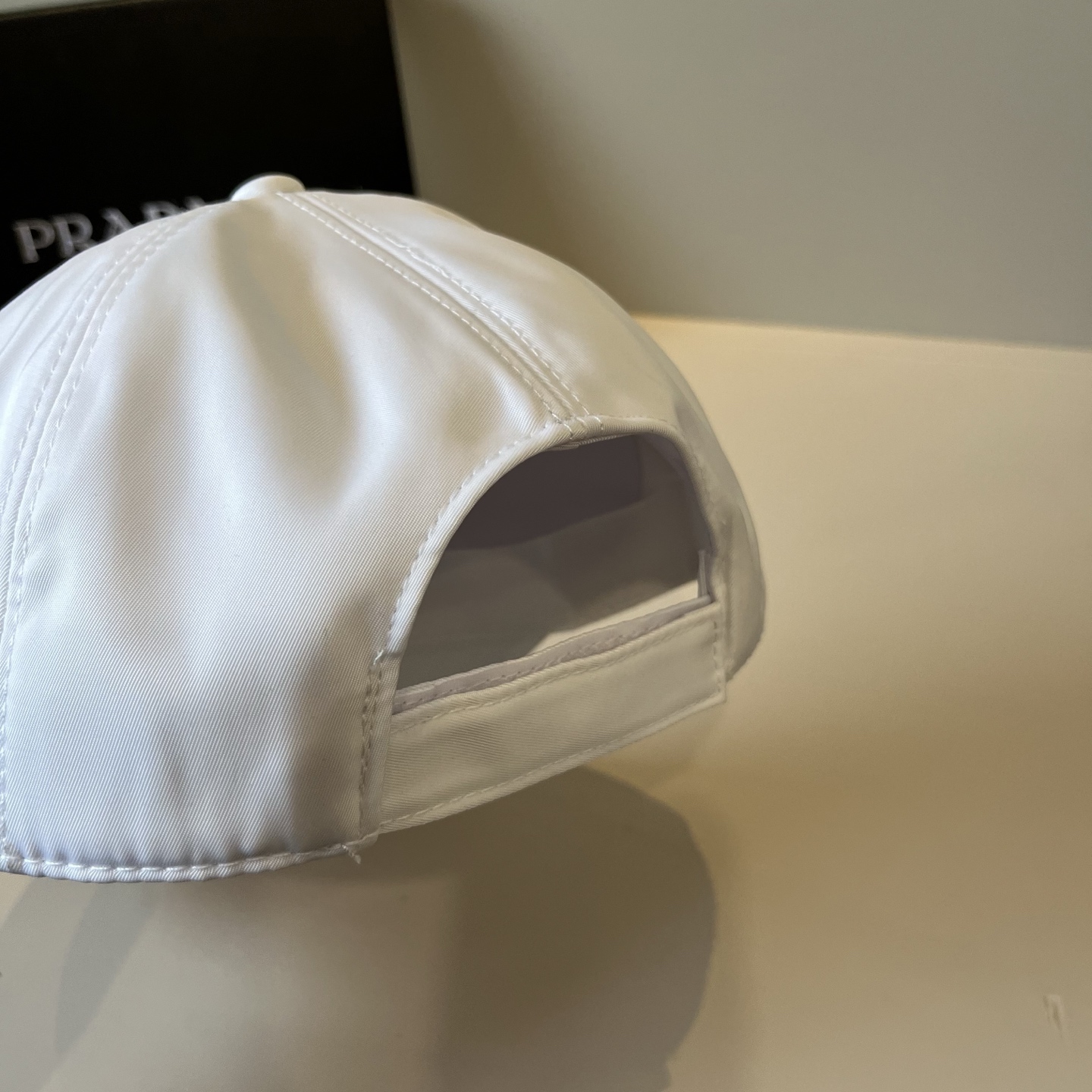 
普拉达 PRADA 新品经典棒球帽 代购版本！时尚潮流，高端做工！非一般的品质，细节看实拍哦