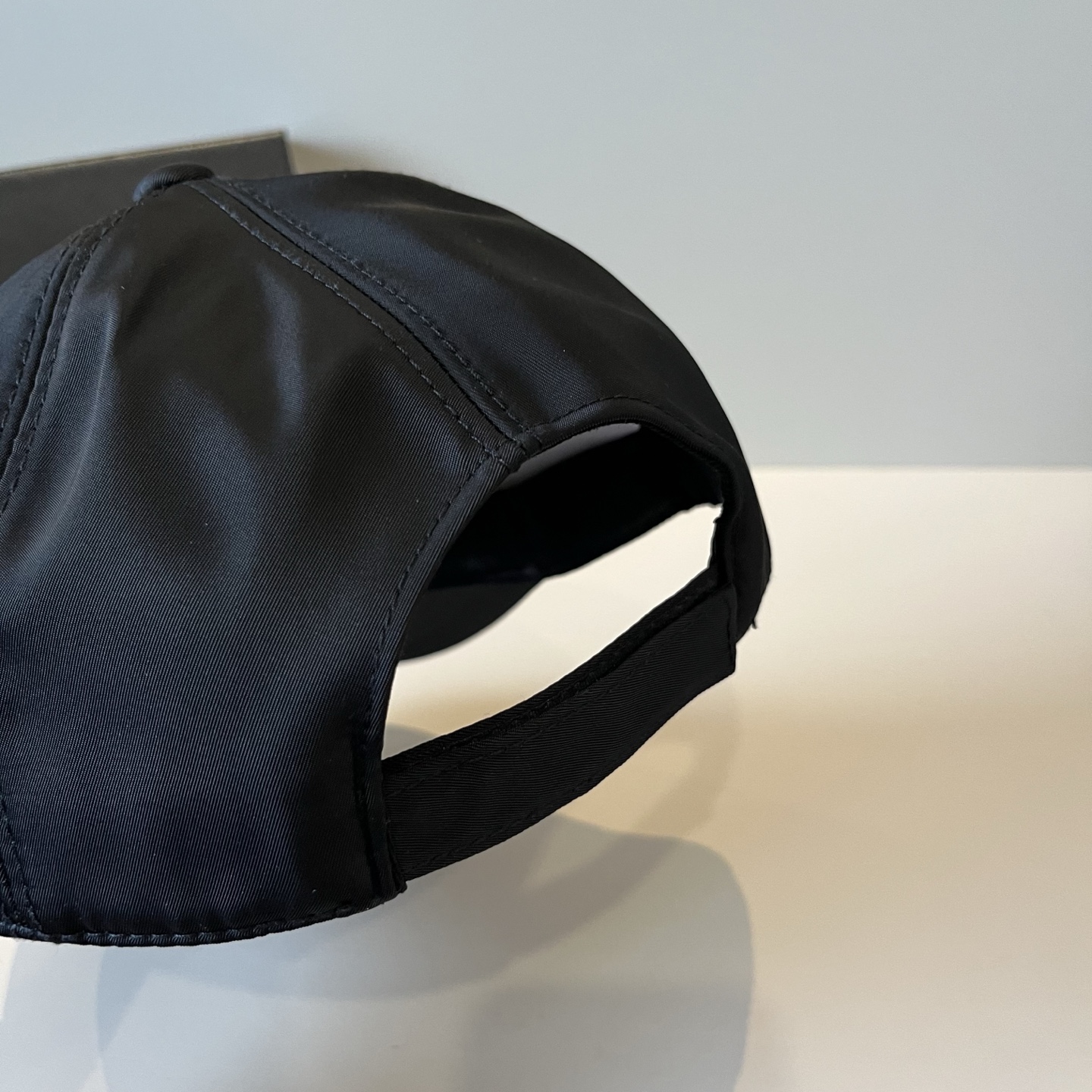 
普拉达 PRADA 新品经典棒球帽 代购版本！时尚潮流，高端做工！非一般的品质，细节看实拍哦