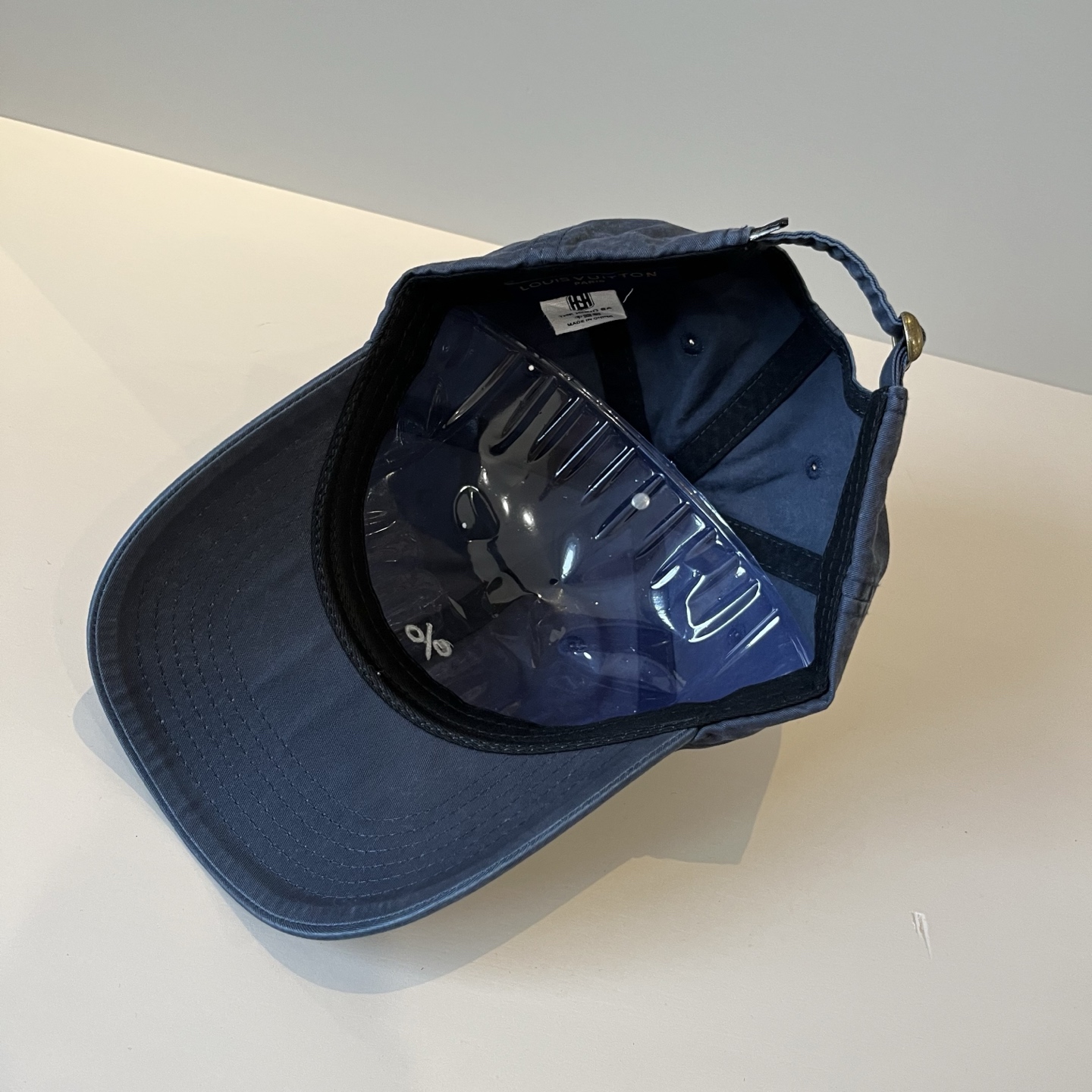 🧢路易威登棒球帽 LouisVuitton😍新款LV棒球帽，重工打造♥️高端大气，百搭款🤗男女通用！跑量