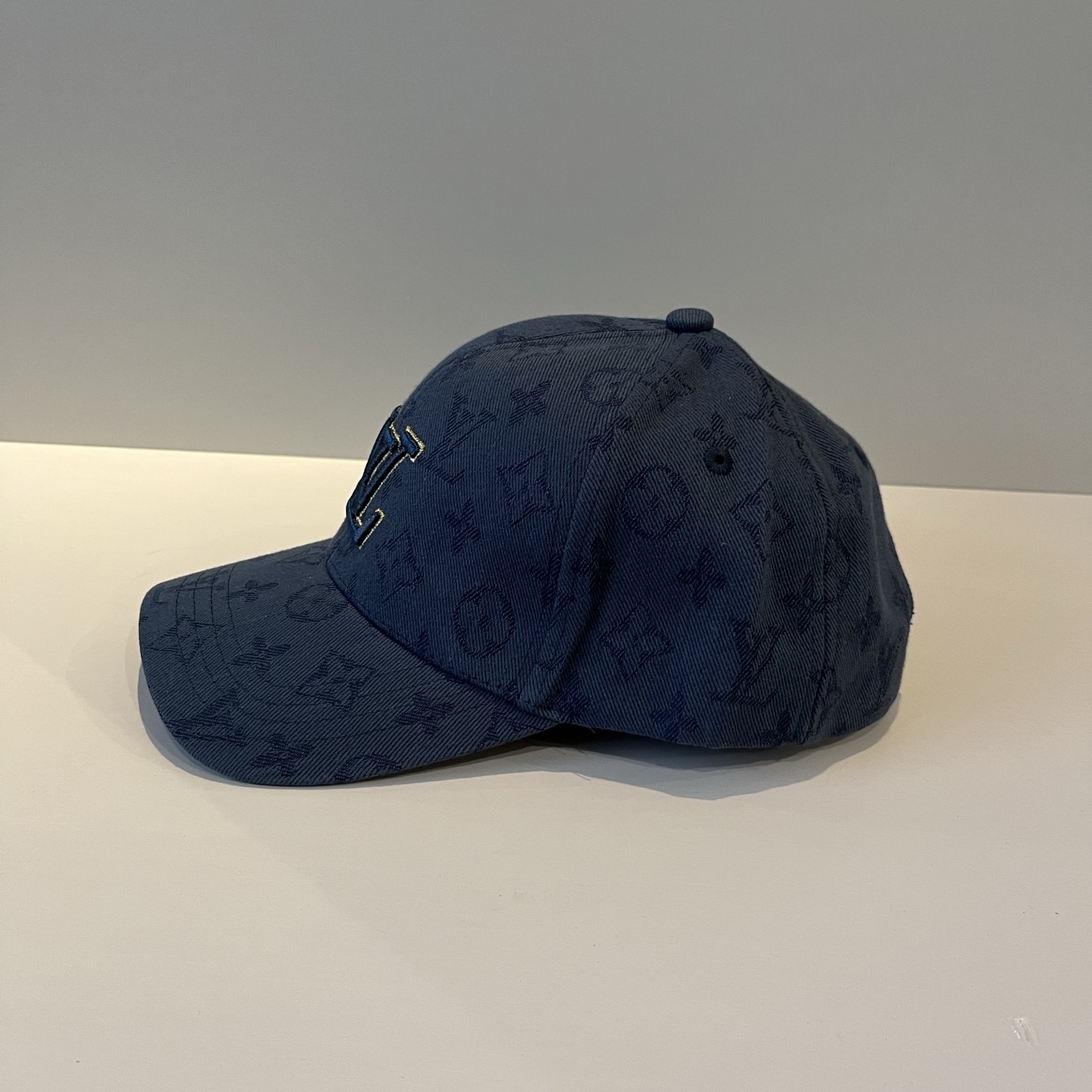 🧢路易威登棒球帽 LouisVuitton😍新款LV棒球帽，重工打造♥️高端大气，百搭款🤗男女通用！跑量