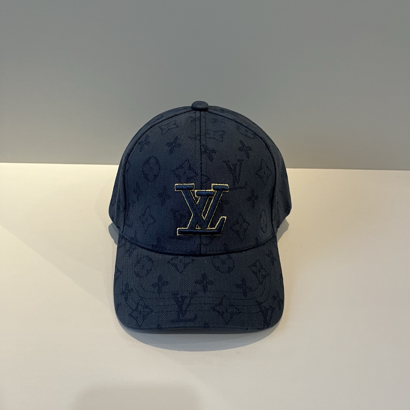 🧢路易威登棒球帽 LouisVuitton😍新款LV棒球帽，重工打造♥️高端大气，百搭款🤗男女通用！跑量