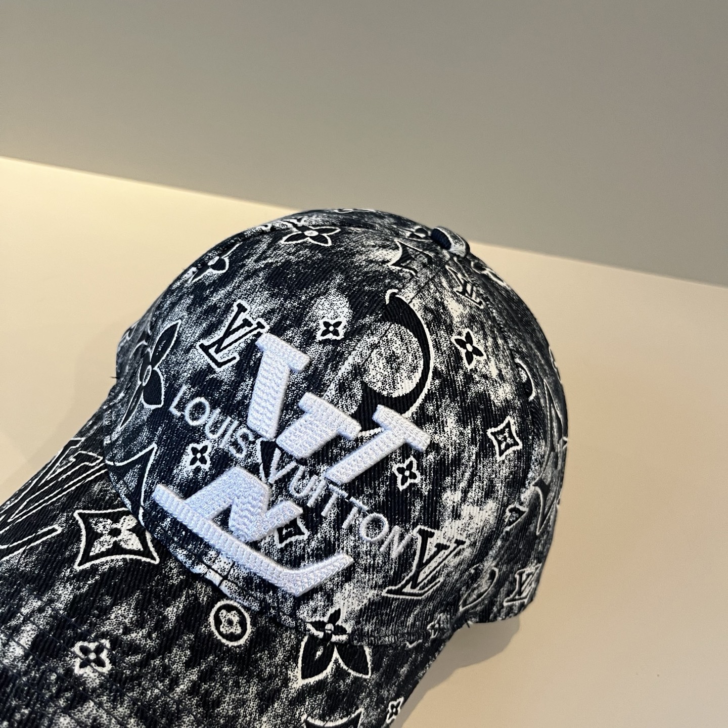 🧢路易威登棒球帽 LouisVuitton😍新款LV棒球帽，重工打造♥️高端大气，百搭款🤗男女通用！跑量