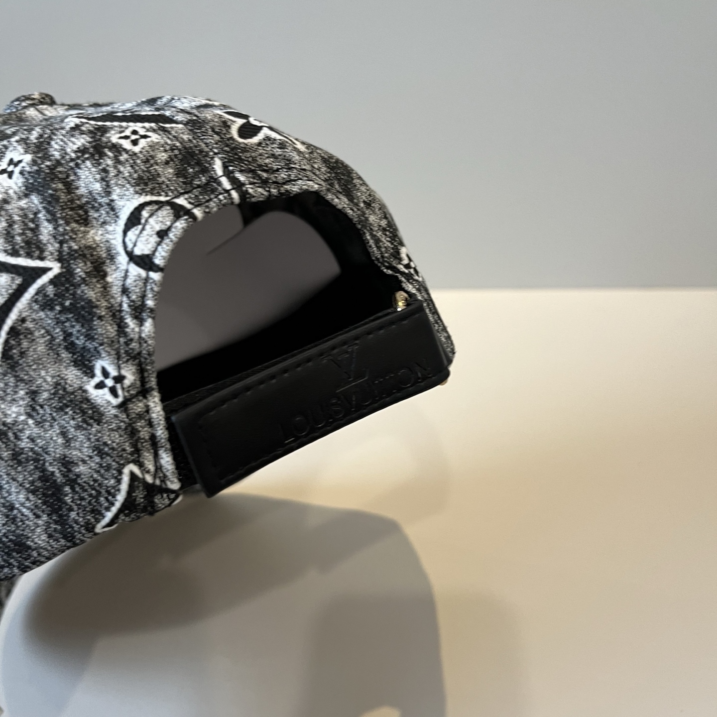 🧢路易威登棒球帽 LouisVuitton😍新款LV棒球帽，重工打造♥️高端大气，百搭款🤗男女通用！跑量