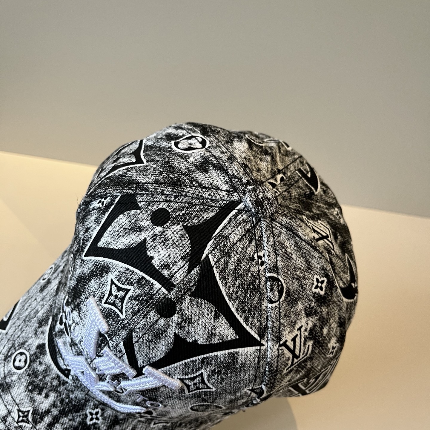 🧢路易威登棒球帽 LouisVuitton😍新款LV棒球帽，重工打造♥️高端大气，百搭款🤗男女通用！跑量