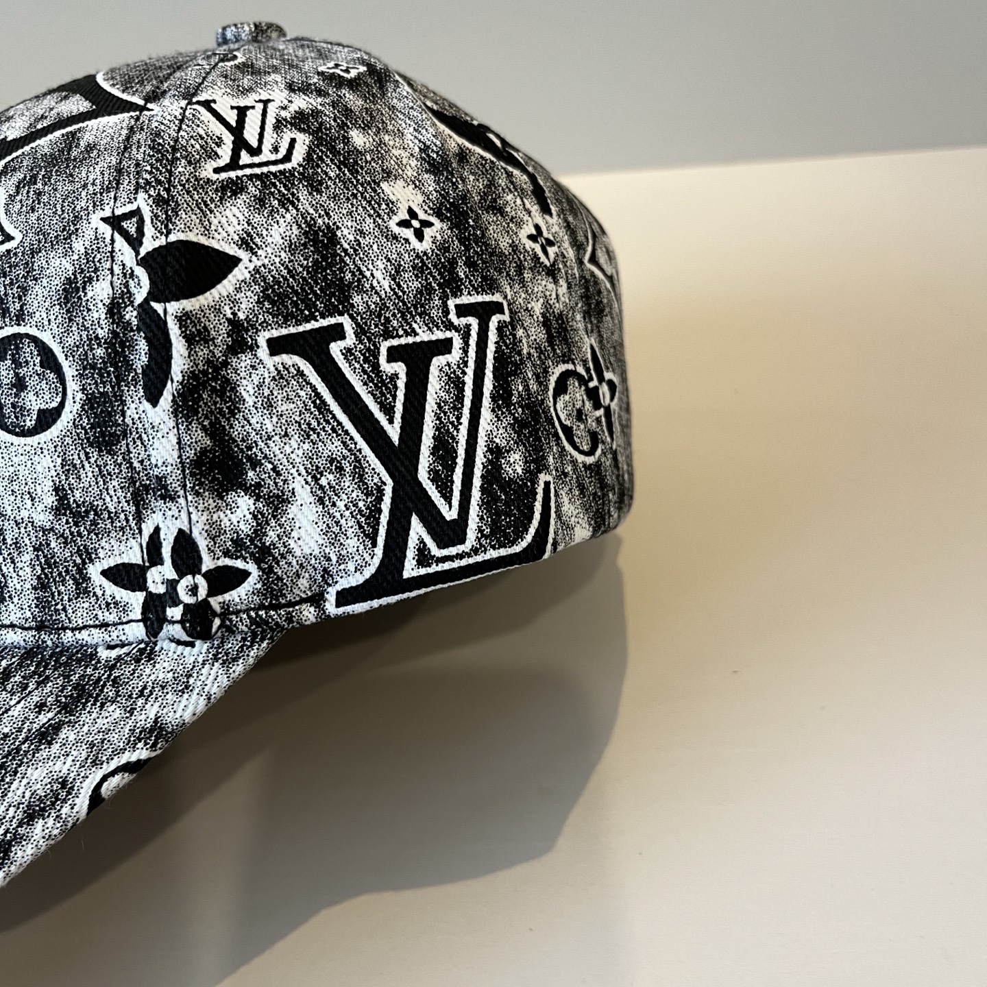 🧢路易威登棒球帽 LouisVuitton😍新款LV棒球帽，重工打造♥️高端大气，百搭款🤗男女通用！跑量