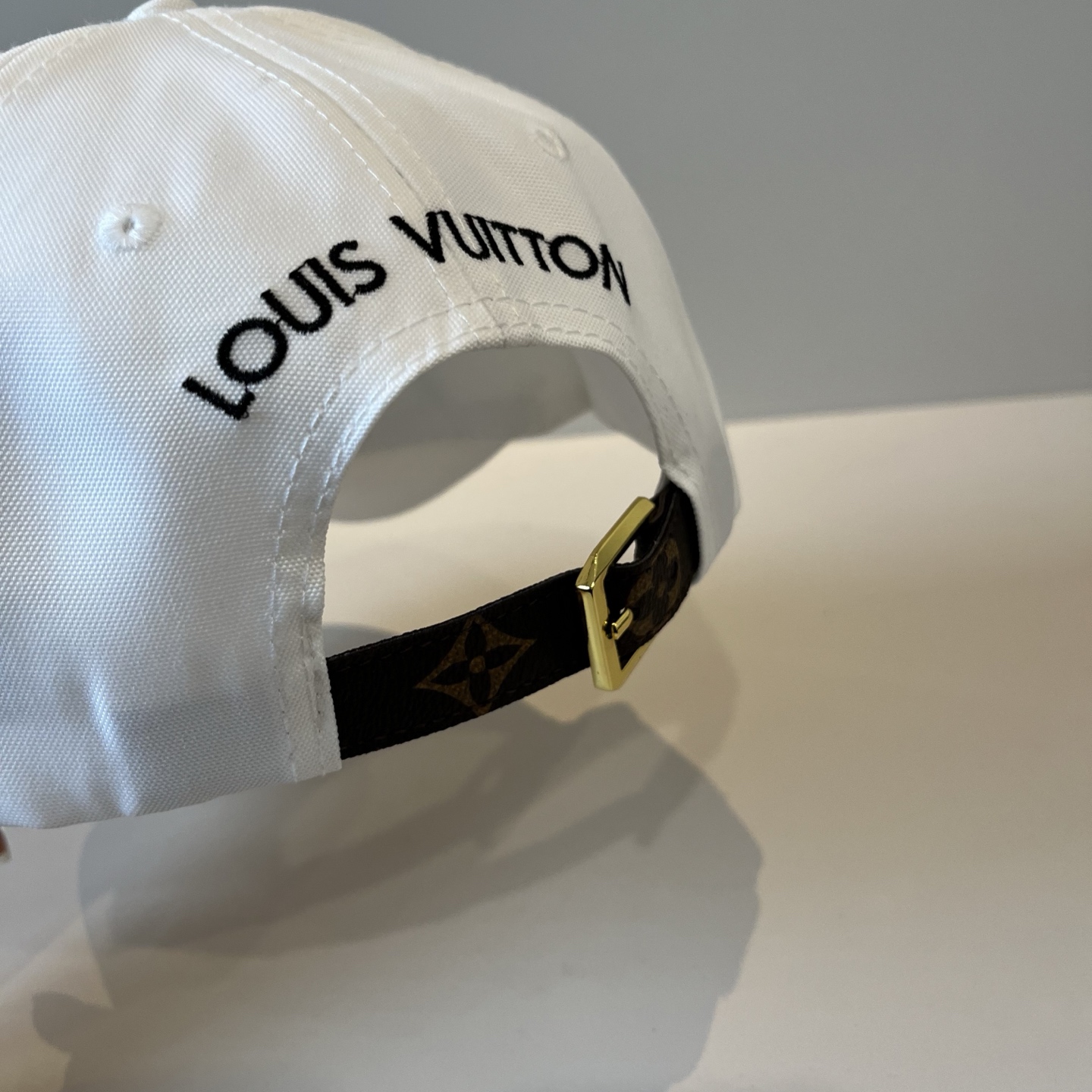 🧢路易威登棒球帽 LouisVuitton😍新款LV棒球帽，重工打造♥️高端大气，百搭款🤗男女通用！跑量