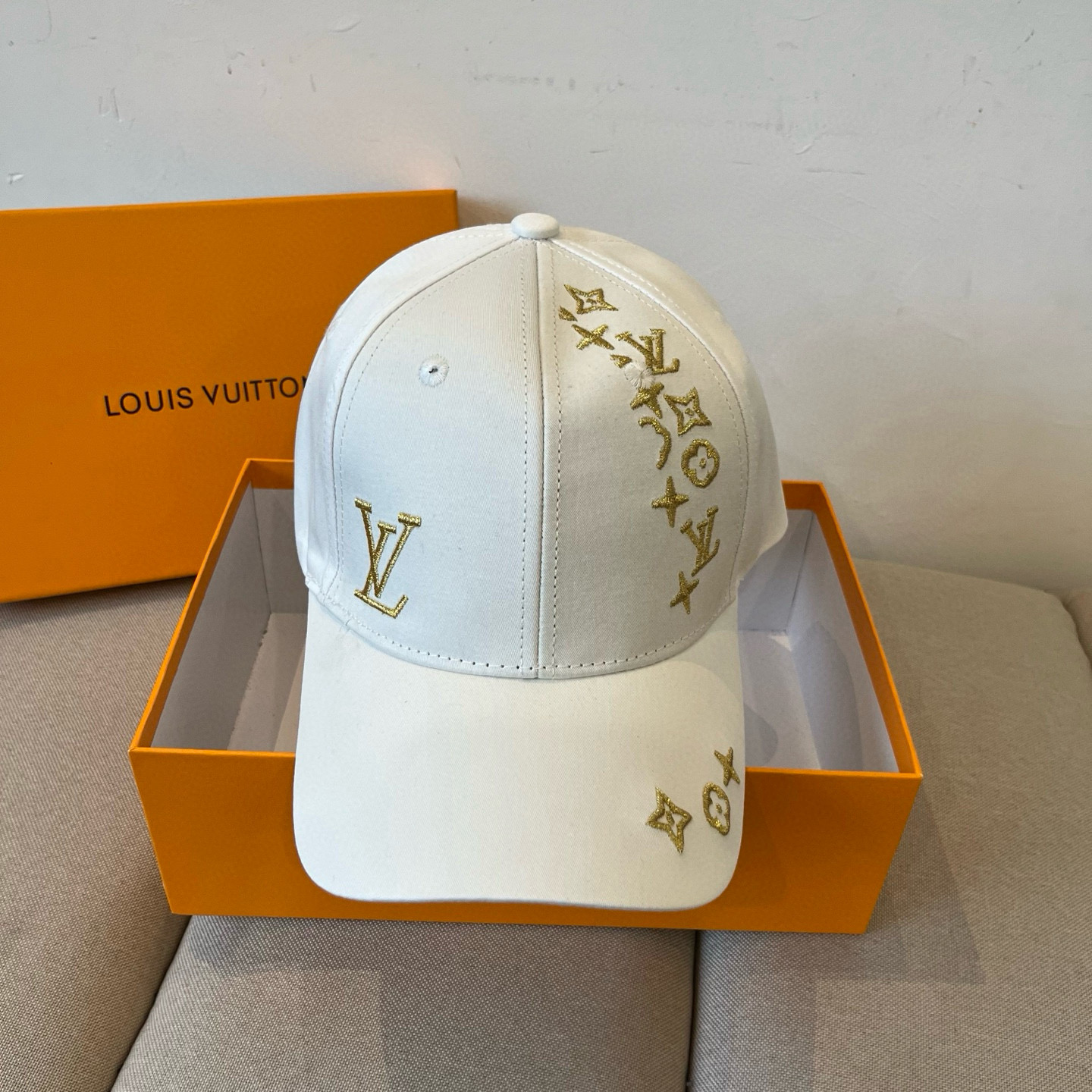🧢路易威登棒球帽 LouisVuitton😍新款LV棒球帽，重工打造♥️高端大气，百搭款🤗男女通用！跑量