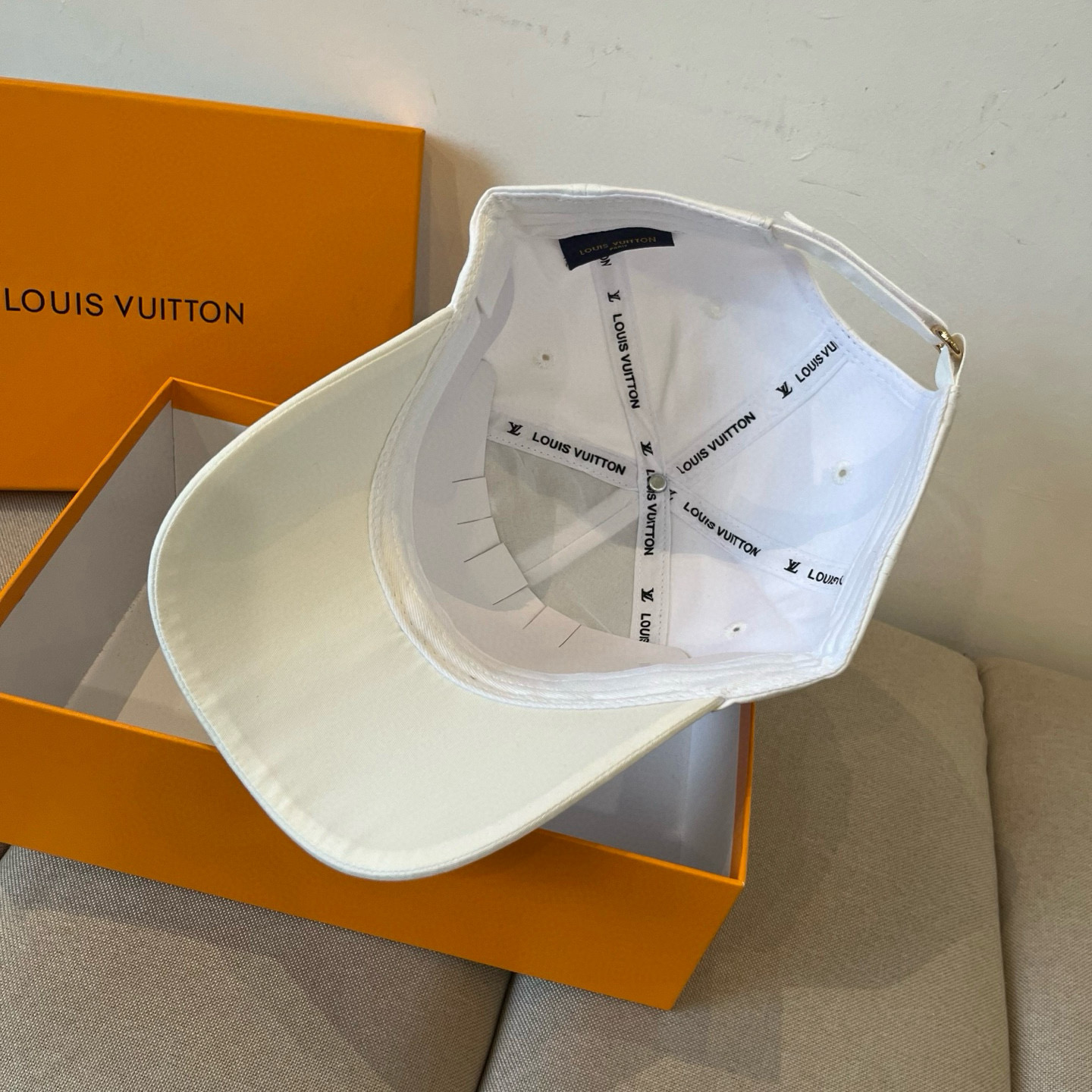 🧢路易威登棒球帽 LouisVuitton😍新款LV棒球帽，重工打造♥️高端大气，百搭款🤗男女通用！跑量