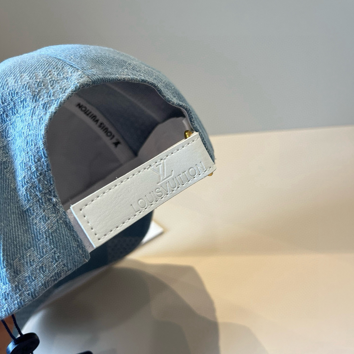 🧢路易威登棒球帽 LouisVuitton😍新款LV棒球帽，重工打造♥️高端大气，百搭款🤗男女通用！跑量