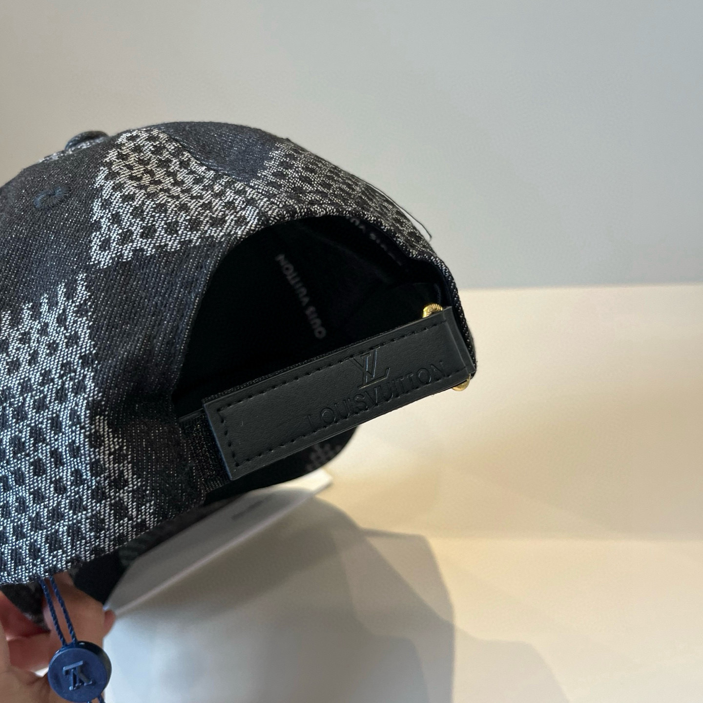 🧢路易威登棒球帽 LouisVuitton😍新款LV棒球帽，重工打造♥️高端大气，百搭款🤗男女通用！跑量