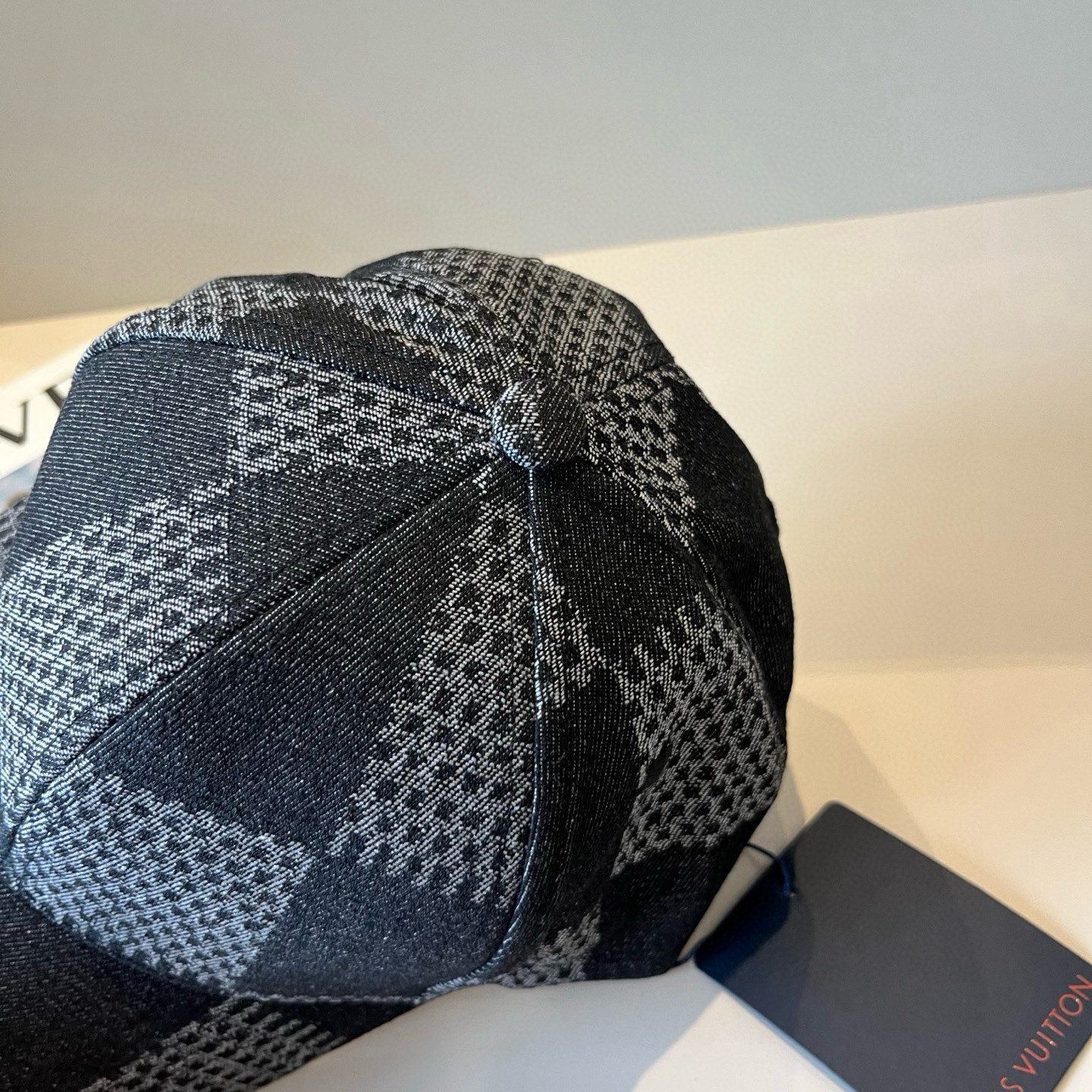 🧢路易威登棒球帽 LouisVuitton😍新款LV棒球帽，重工打造♥️高端大气，百搭款🤗男女通用！跑量