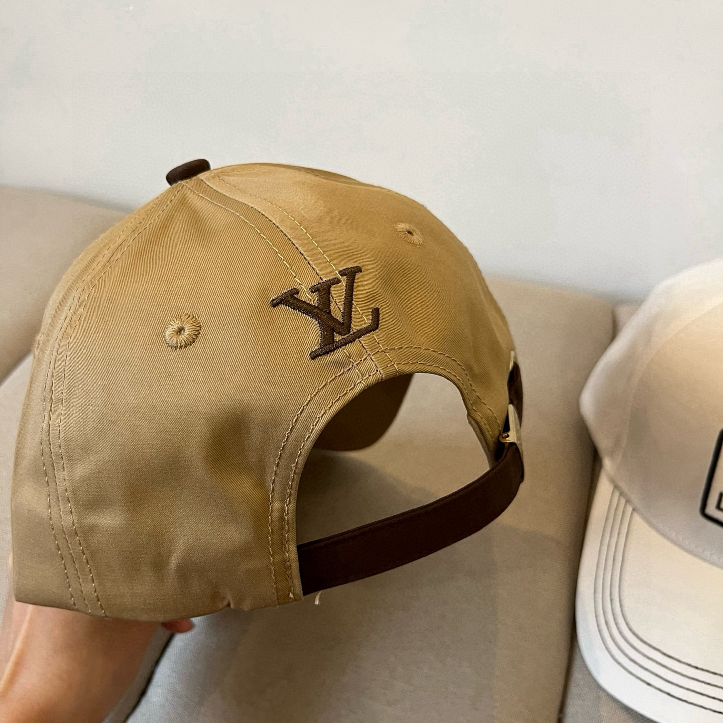 🧢路易威登棒球帽 LouisVuitton😍新款LV棒球帽，重工打造♥️高端大气，百搭款🤗男女通用！跑量