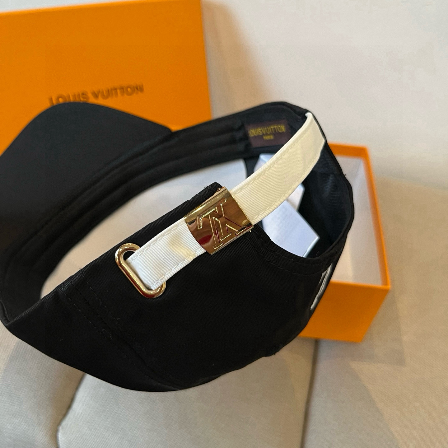 🧢路易威登棒球帽 LouisVuitton😍新款LV棒球帽，重工打造♥️高端大气，百搭款🤗男女通用！跑量