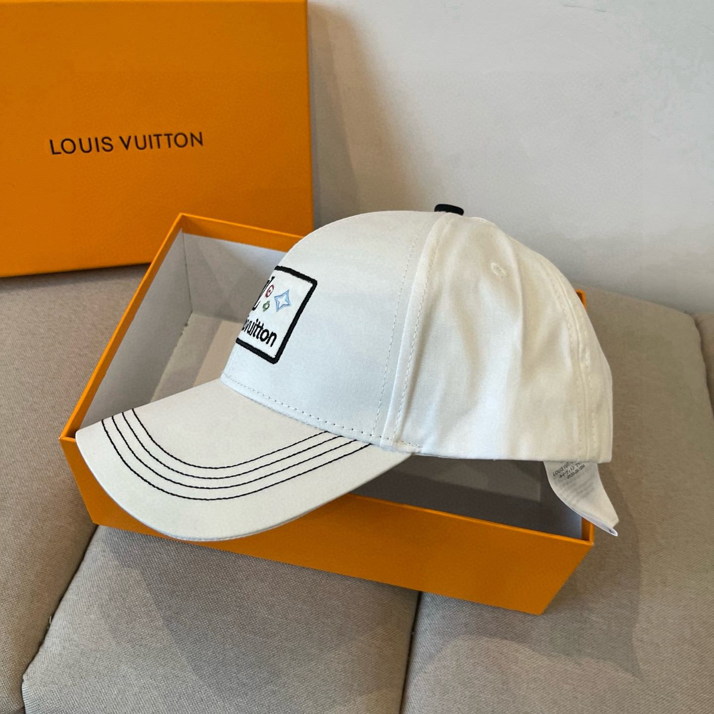🧢路易威登棒球帽 LouisVuitton😍新款LV棒球帽，重工打造♥️高端大气，百搭款🤗男女通用！跑量