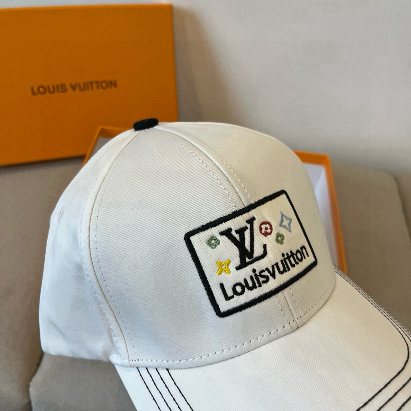 🧢路易威登棒球帽 LouisVuitton😍新款LV棒球帽，重工打造♥️高端大气，百搭款🤗男女通用！跑量