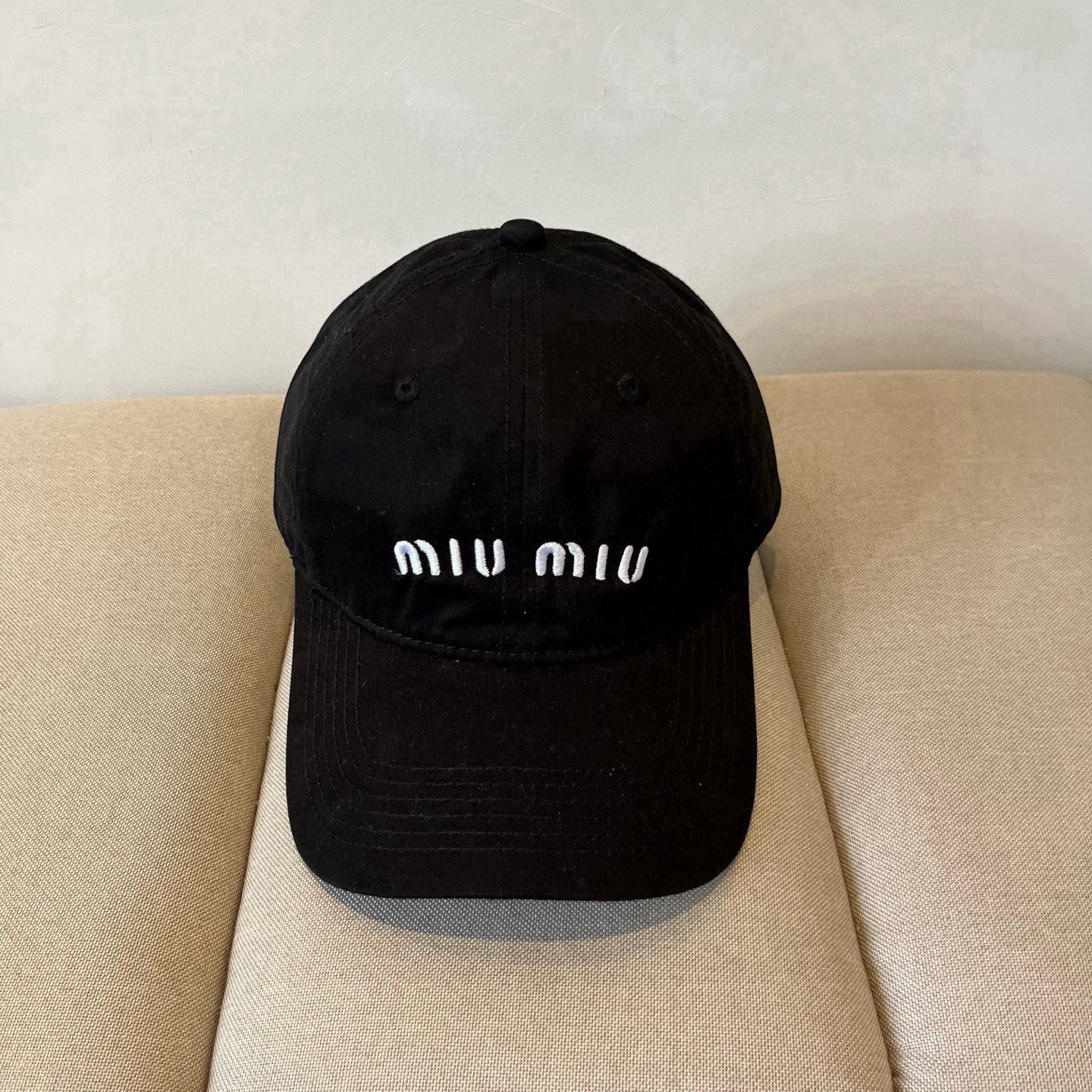 NO:350937,Miumiu original single spring and summer new baseball cap, authentic open mold customization, original workmanship and excellent quality!  Hat Straw Hat Fisherman Hat Baseball Hat, Hats, Miumiu, espadrilles, hats谬谬miumiu 原单春夏新款棒球帽,正品开模订制,原版做工细致质量超赞！帽子草帽渔夫帽棒球帽,帽子,miumiu,espadrilles,hats,hat