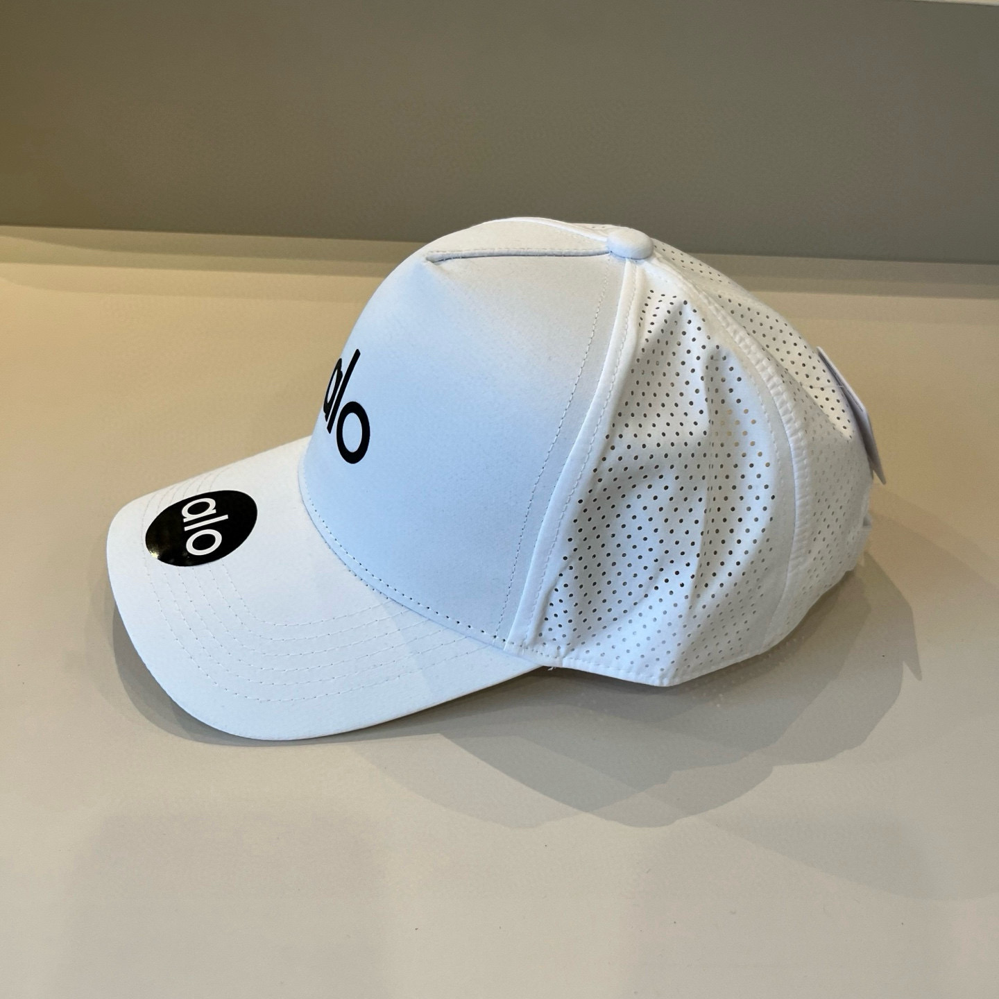  alo 新款定制棒球帽
🧢 设计感满满
日常穿搭 甜酷十足‼️
洋气 高级 不挑人‼️