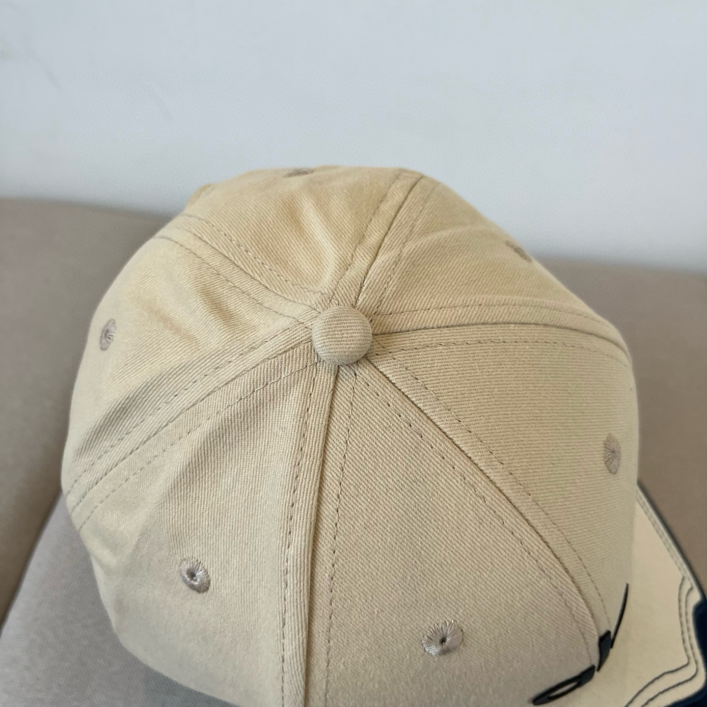  alo 新款定制棒球帽
🧢 设计感满满
日常穿搭 甜酷十足‼️
洋气 高级 不挑人‼️