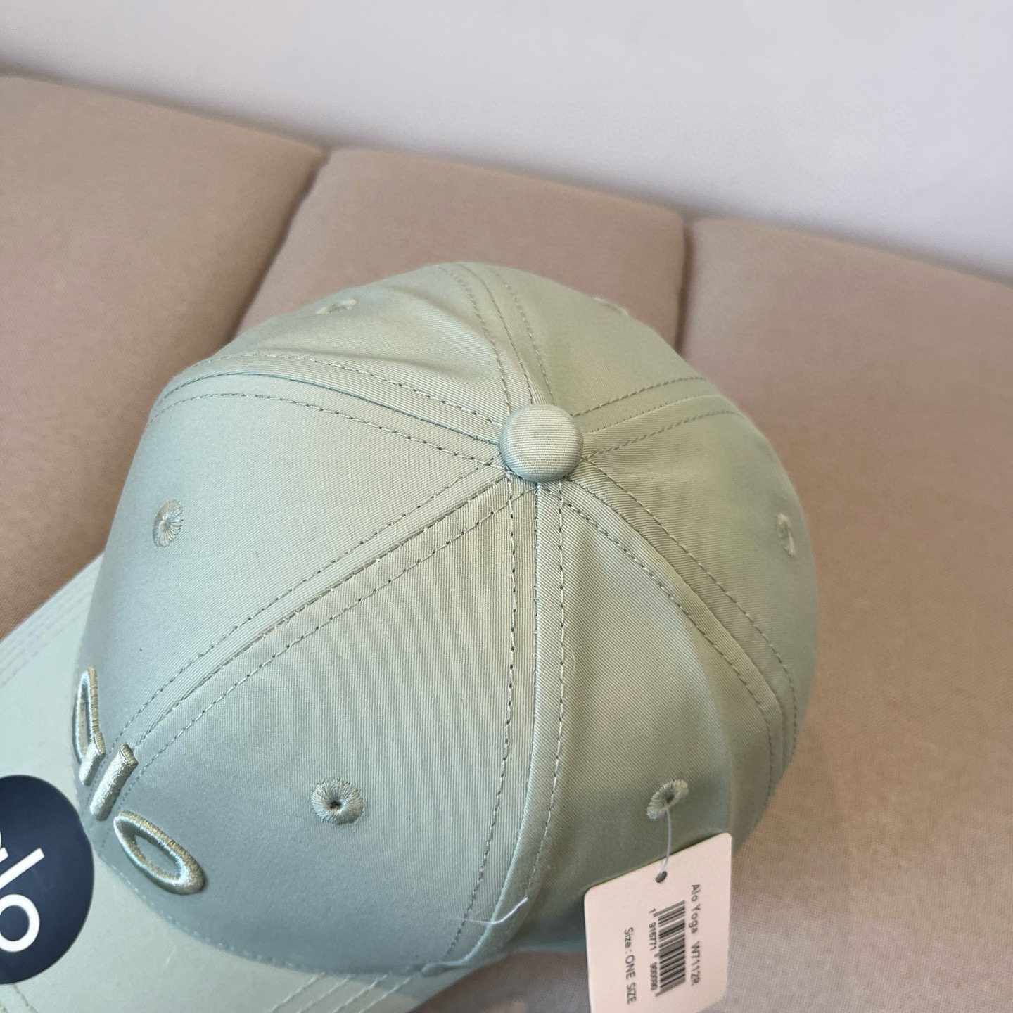  alo 新款定制棒球帽
🧢 设计感满满
日常穿搭 甜酷十足‼️
洋气 高级 不挑人‼️