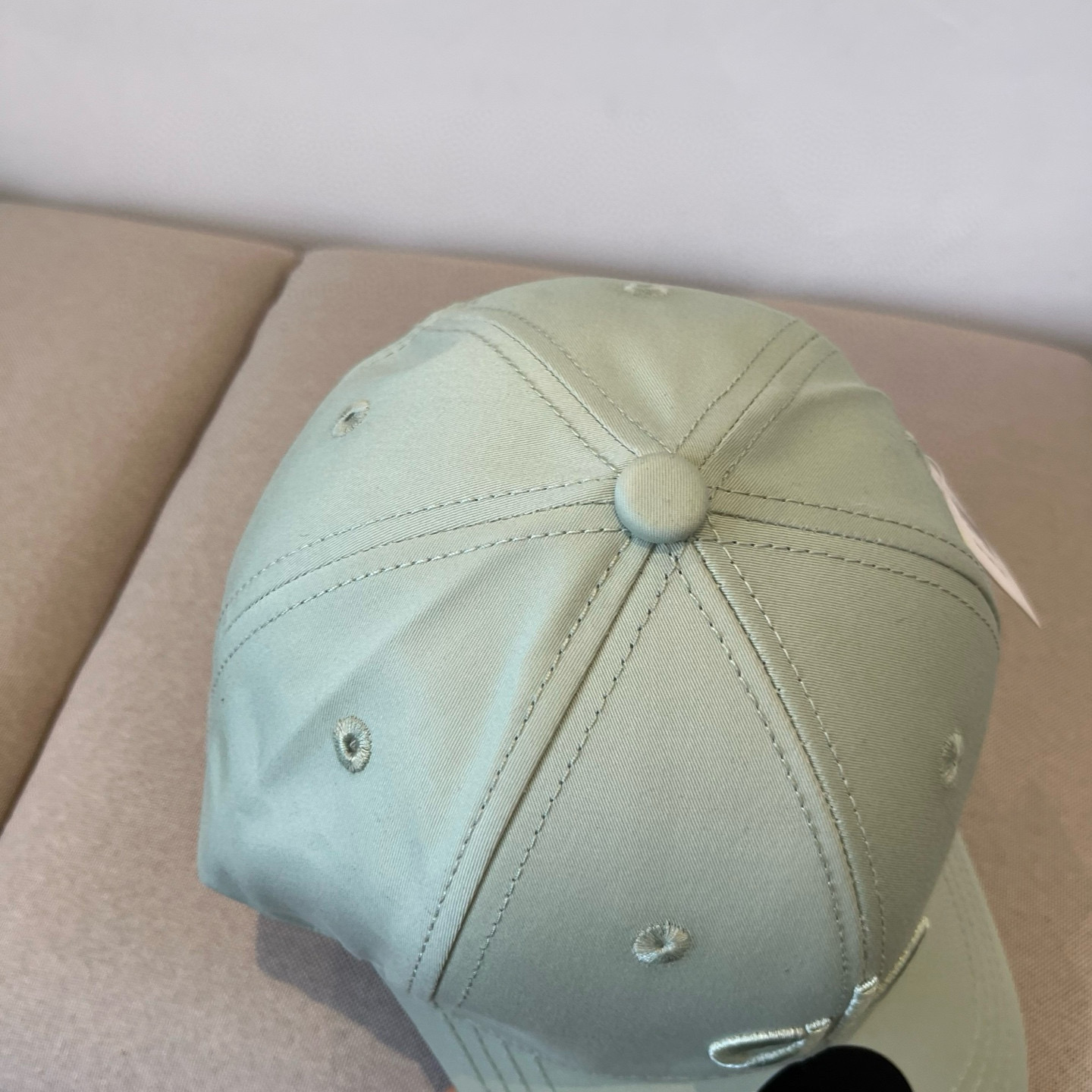  alo 新款定制棒球帽
🧢 设计感满满
日常穿搭 甜酷十足‼️
洋气 高级 不挑人‼️