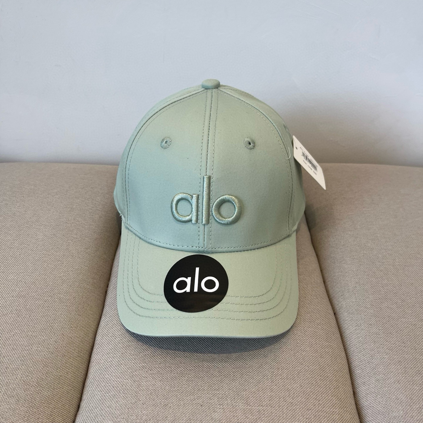  alo 新款定制棒球帽
🧢 设计感满满
日常穿搭 甜酷十足‼️
洋气 高级 不挑人‼️