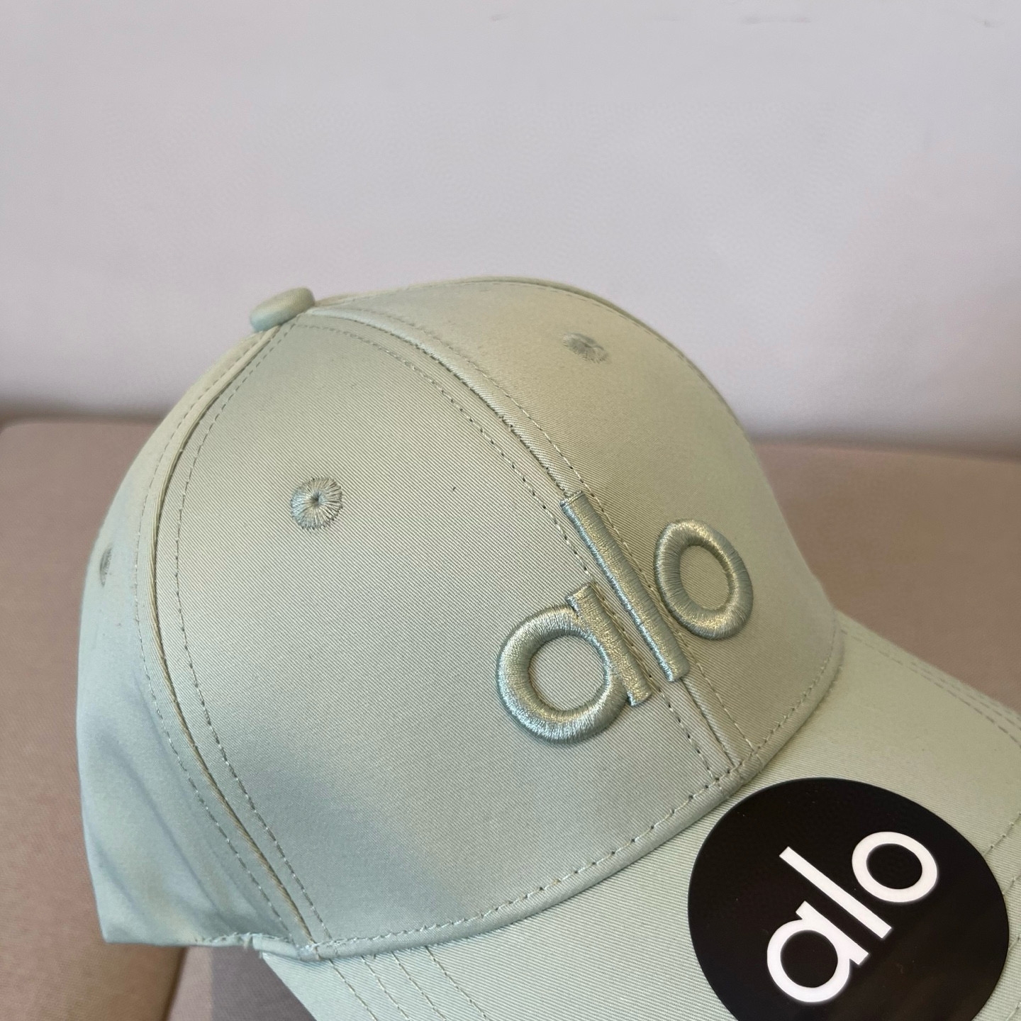  alo 新款定制棒球帽
🧢 设计感满满
日常穿搭 甜酷十足‼️
洋气 高级 不挑人‼️