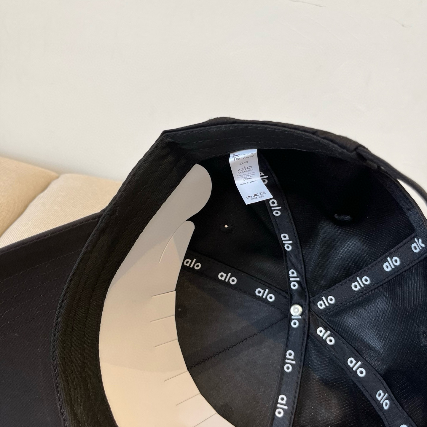  alo 新款定制棒球帽
🧢 设计感满满
日常穿搭 甜酷十足‼️
洋气 高级 不挑人‼️