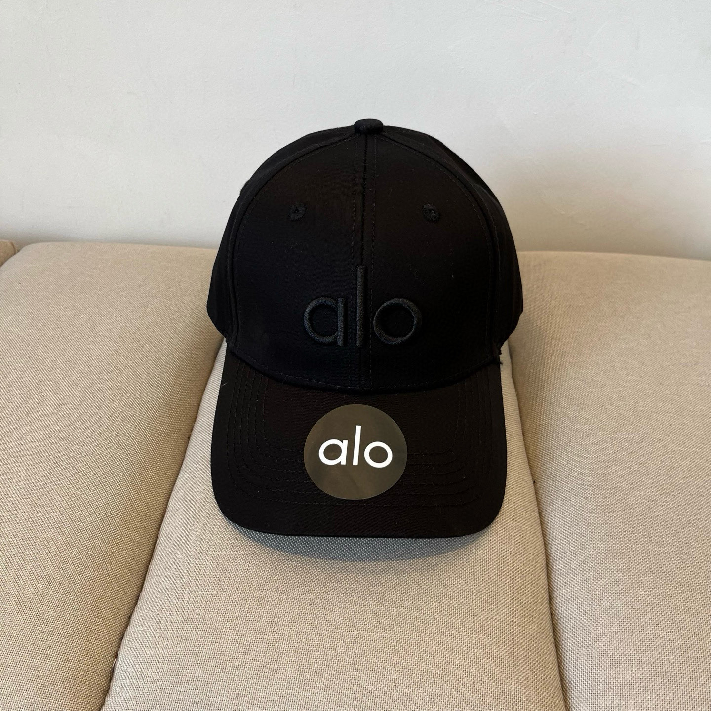  alo 新款定制棒球帽
🧢 设计感满满
日常穿搭 甜酷十足‼️
洋气 高级 不挑人‼️