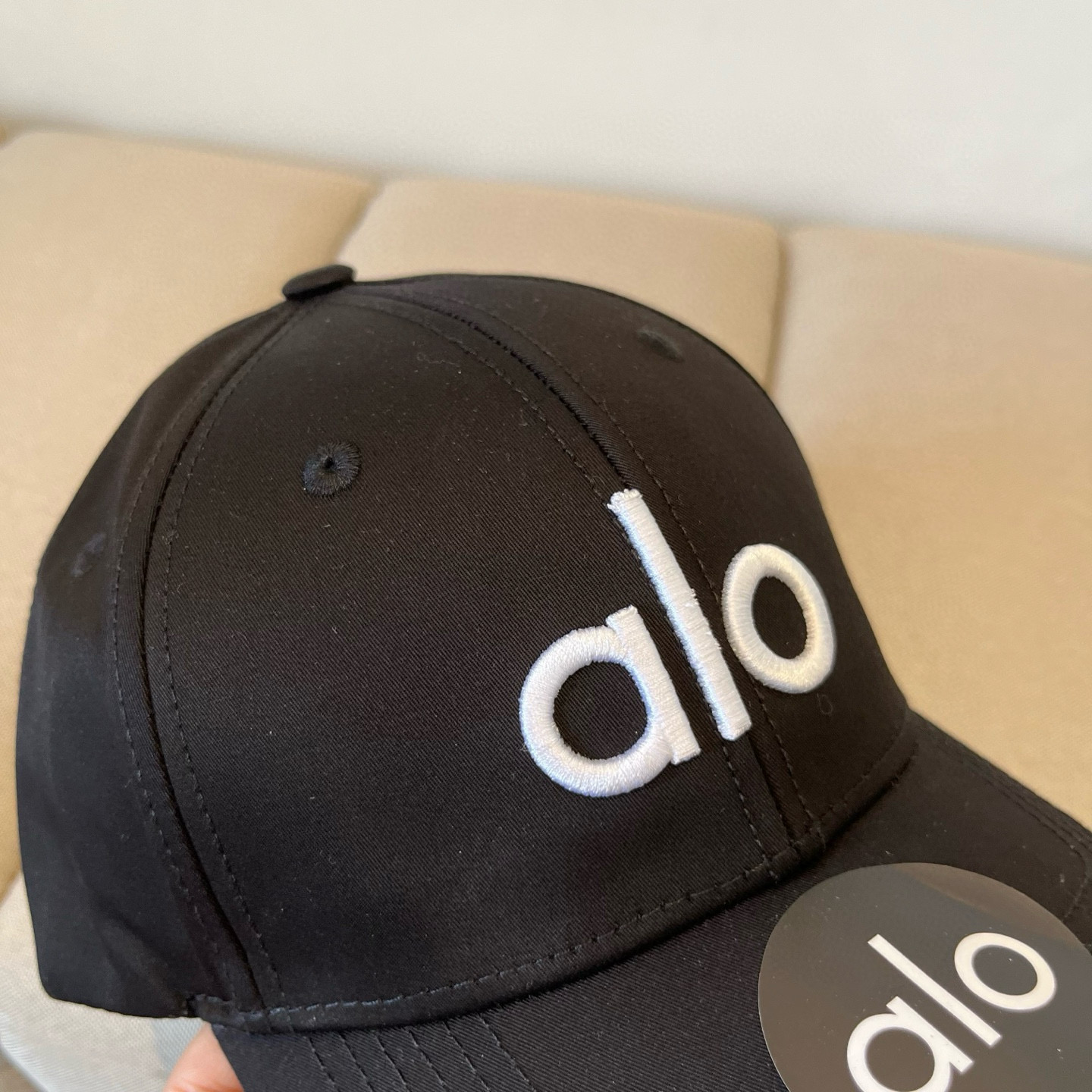  alo 新款定制棒球帽
🧢 设计感满满
日常穿搭 甜酷十足‼️
洋气 高级 不挑人‼️
