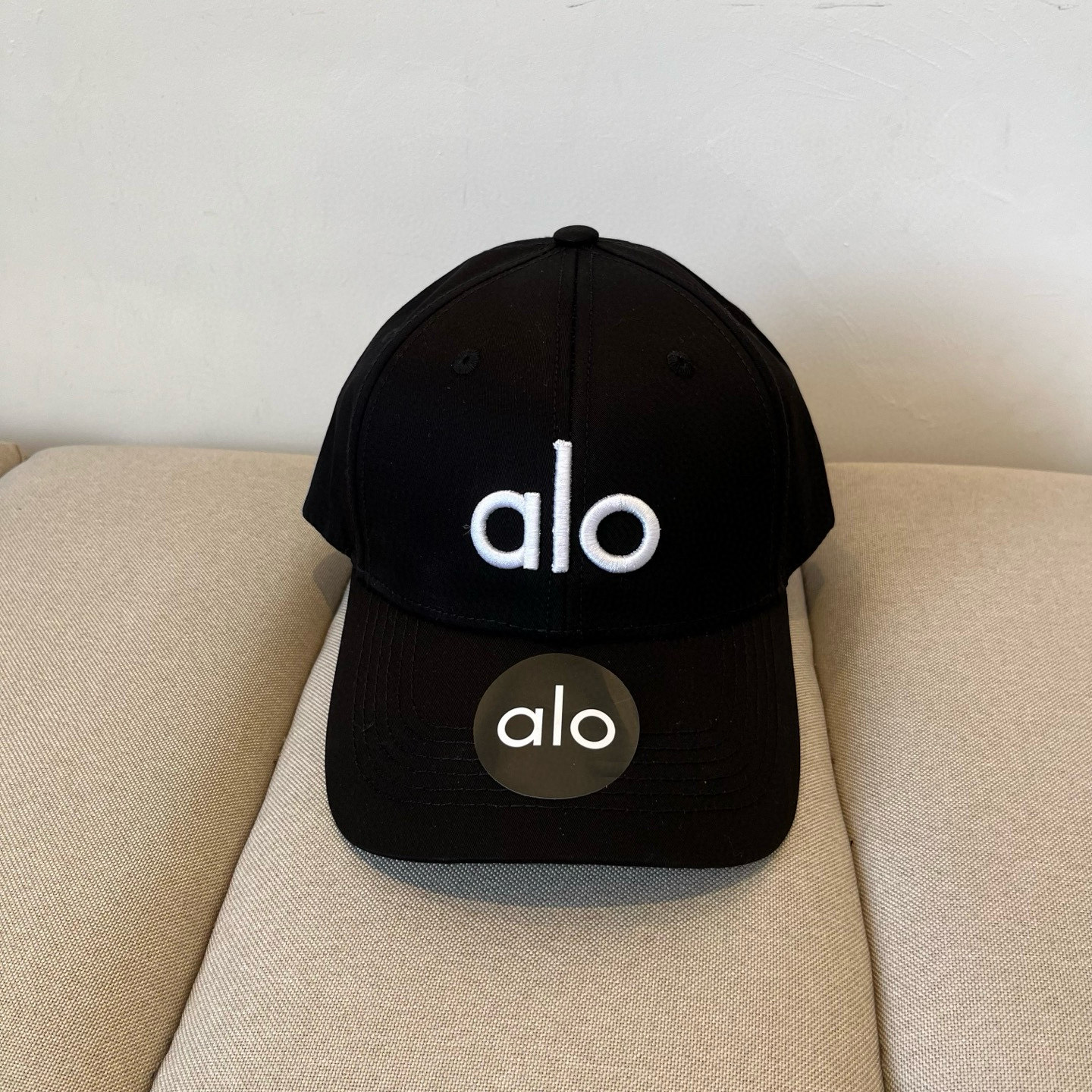  alo 新款定制棒球帽
🧢 设计感满满
日常穿搭 甜酷十足‼️
洋气 高级 不挑人‼️