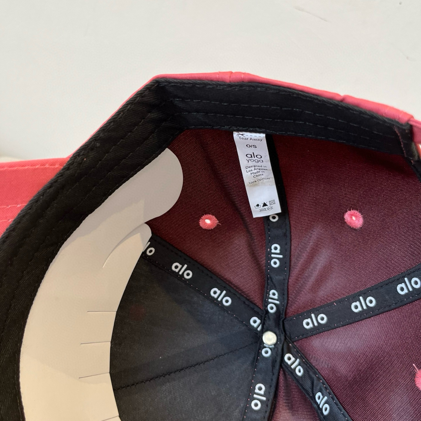  alo 新款定制棒球帽
🧢 设计感满满
日常穿搭 甜酷十足‼️
洋气 高级 不挑人‼️