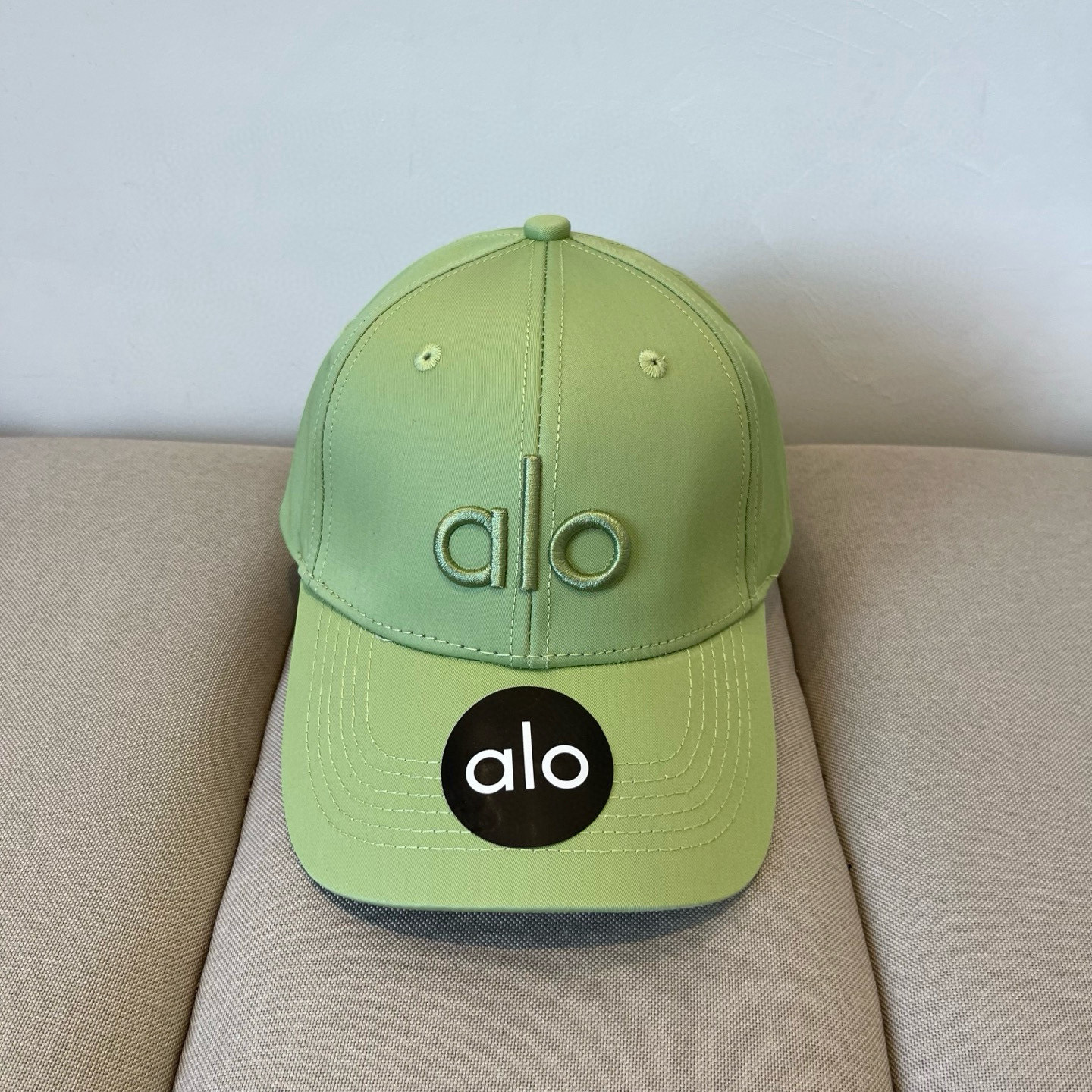  alo 新款定制棒球帽
🧢 设计感满满
日常穿搭 甜酷十足‼️
洋气 高级 不挑人‼️