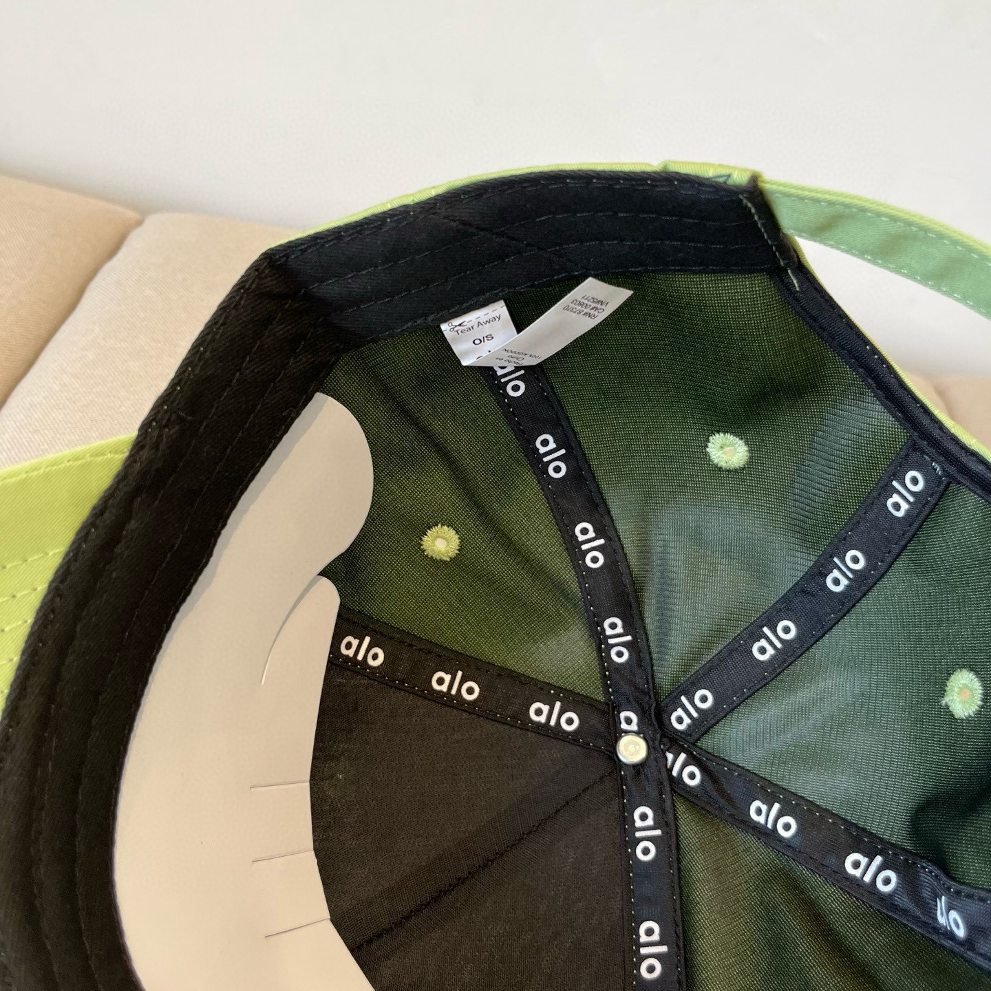  alo 新款定制棒球帽
🧢 设计感满满
日常穿搭 甜酷十足‼️
洋气 高级 不挑人‼️