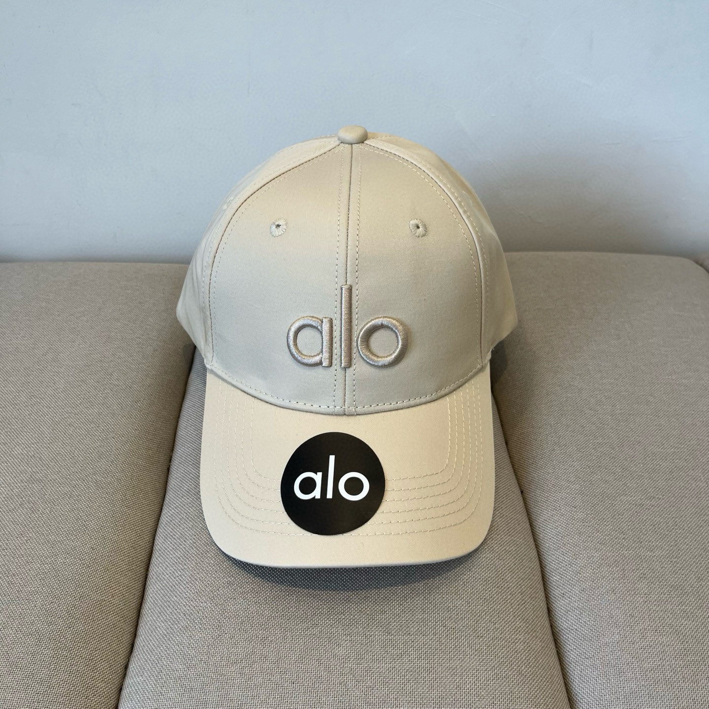  alo 新款定制棒球帽
🧢 设计感满满
日常穿搭 甜酷十足‼️
洋气 高级 不挑人‼️