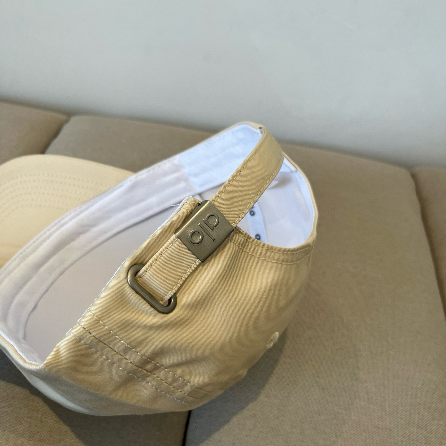  alo 新款定制棒球帽
🧢 设计感满满
日常穿搭 甜酷十足‼️
洋气 高级 不挑人‼️