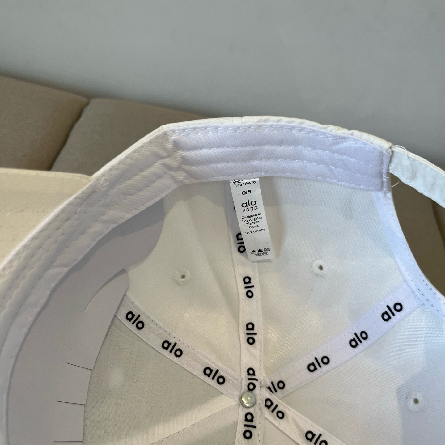  alo 新款定制棒球帽
🧢 设计感满满
日常穿搭 甜酷十足‼️
洋气 高级 不挑人‼️