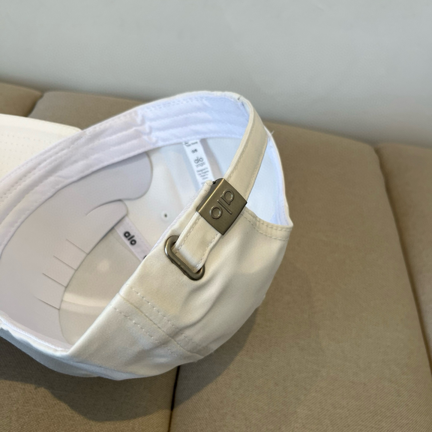  alo 新款定制棒球帽
🧢 设计感满满
日常穿搭 甜酷十足‼️
洋气 高级 不挑人‼️