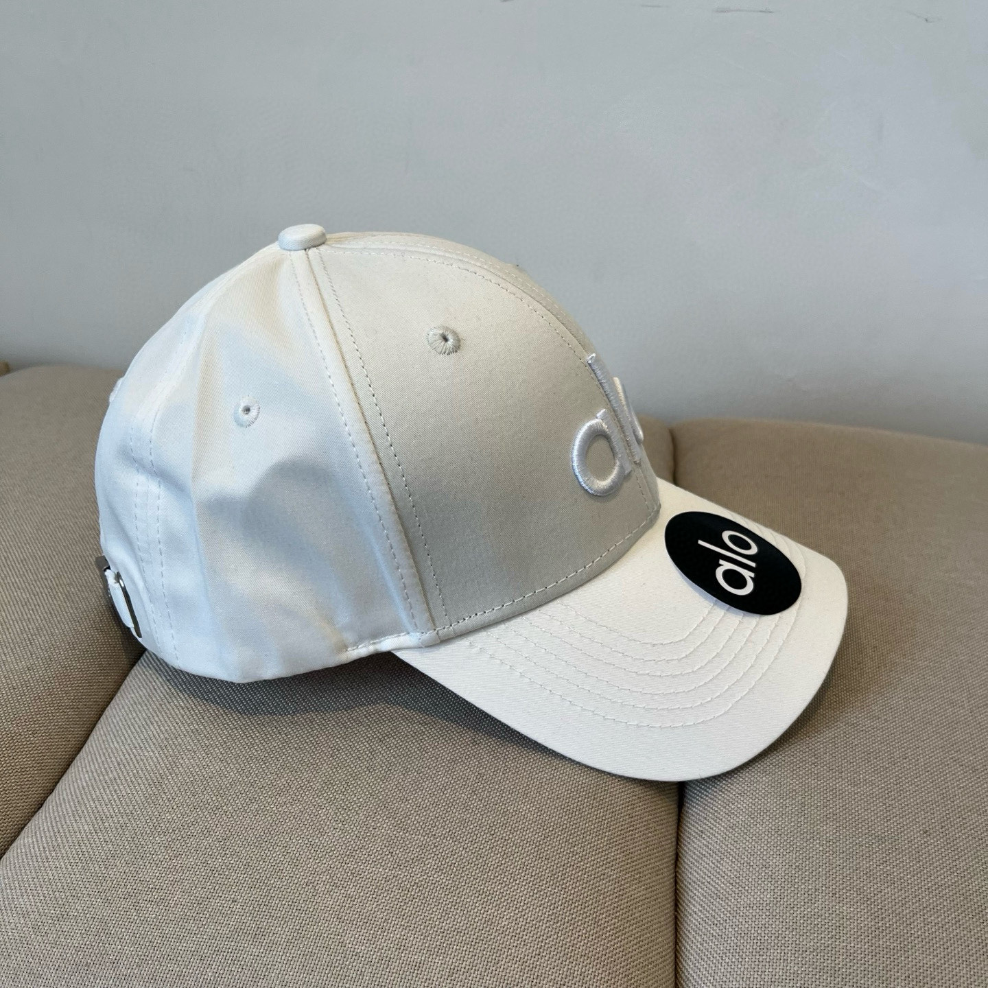  alo 新款定制棒球帽
🧢 设计感满满
日常穿搭 甜酷十足‼️
洋气 高级 不挑人‼️