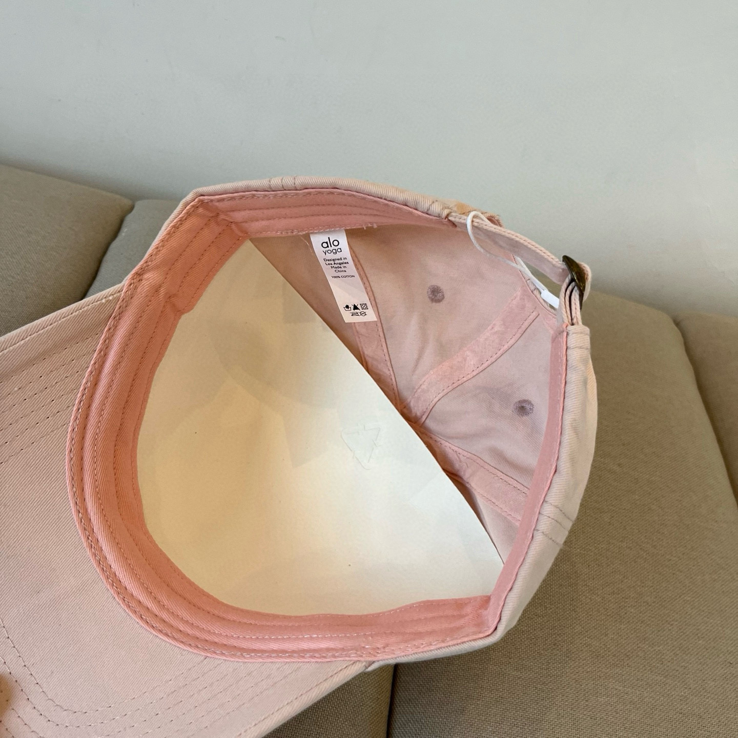  alo 新款定制棒球帽
🧢 设计感满满
日常穿搭 甜酷十足‼️
洋气 高级 不挑人‼️