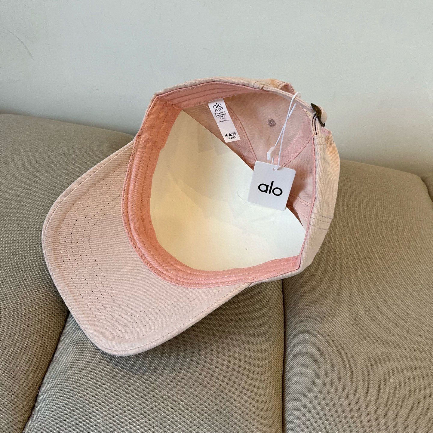  alo 新款定制棒球帽
🧢 设计感满满
日常穿搭 甜酷十足‼️
洋气 高级 不挑人‼️