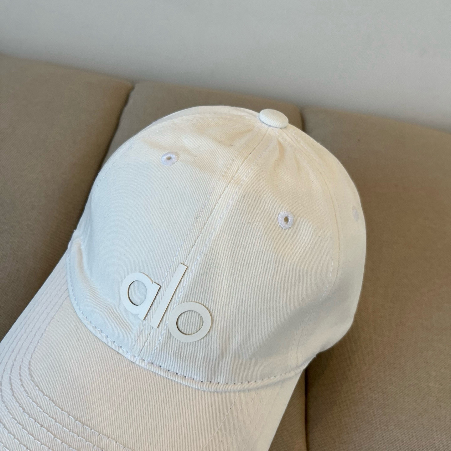  alo 新款定制棒球帽
🧢 设计感满满
日常穿搭 甜酷十足‼️
洋气 高级 不挑人‼️