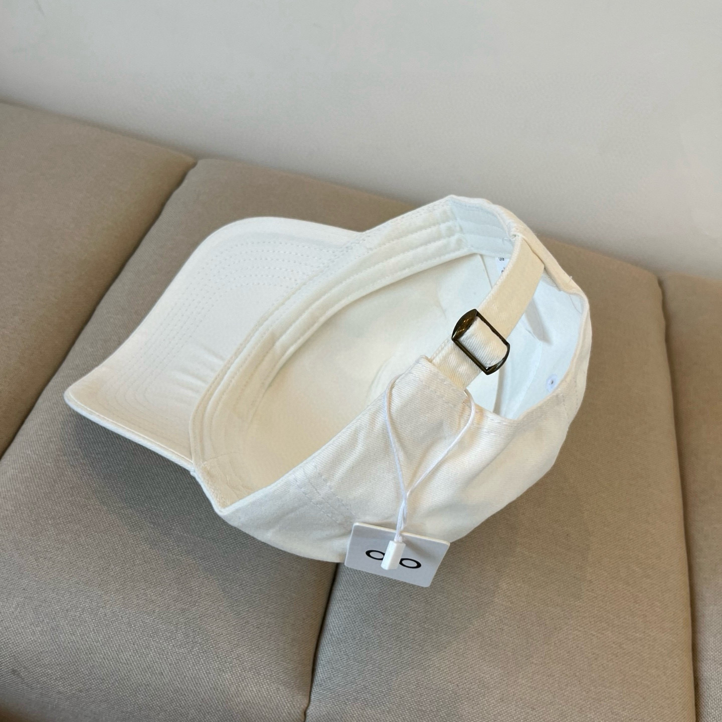  alo 新款定制棒球帽
🧢 设计感满满
日常穿搭 甜酷十足‼️
洋气 高级 不挑人‼️