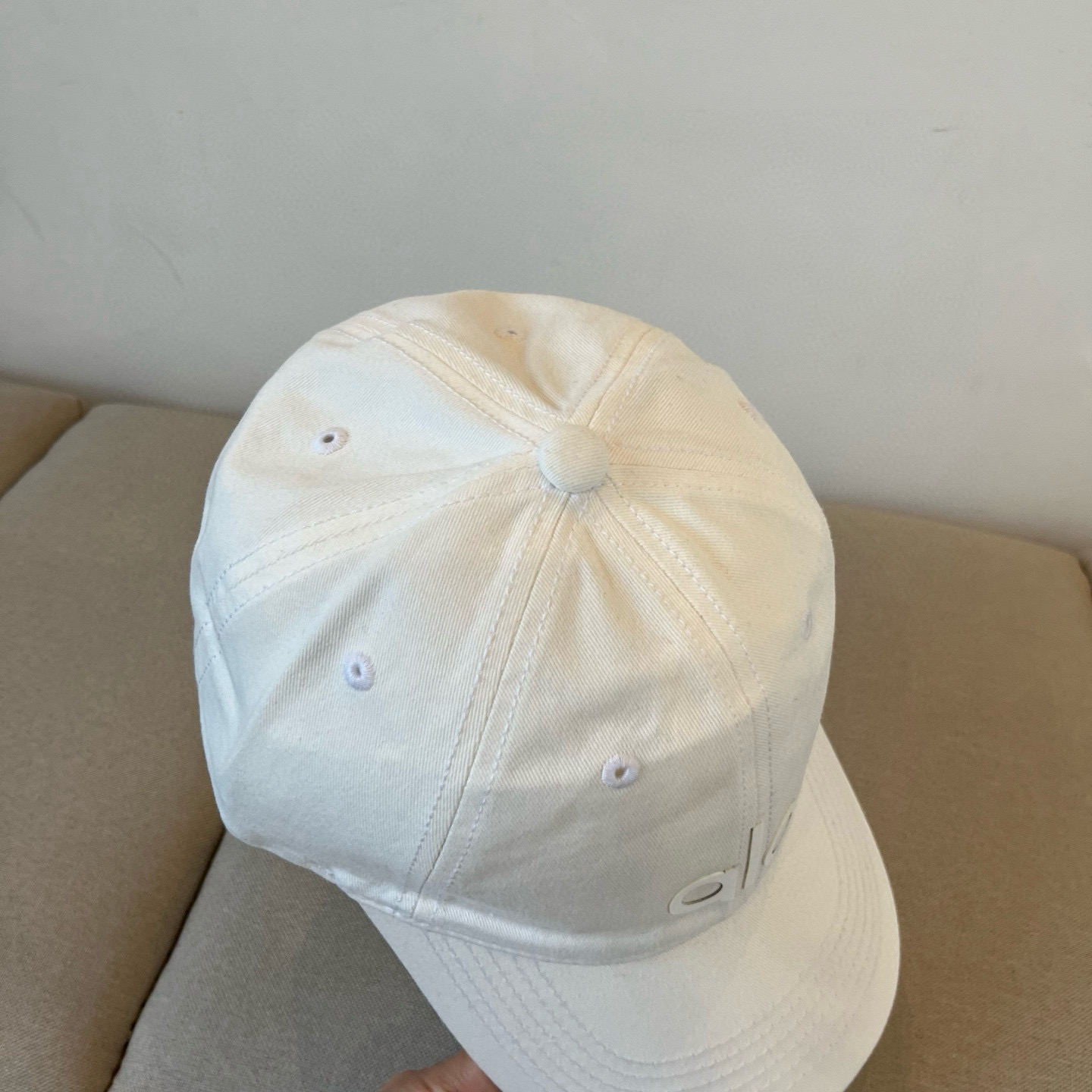  alo 新款定制棒球帽
🧢 设计感满满
日常穿搭 甜酷十足‼️
洋气 高级 不挑人‼️