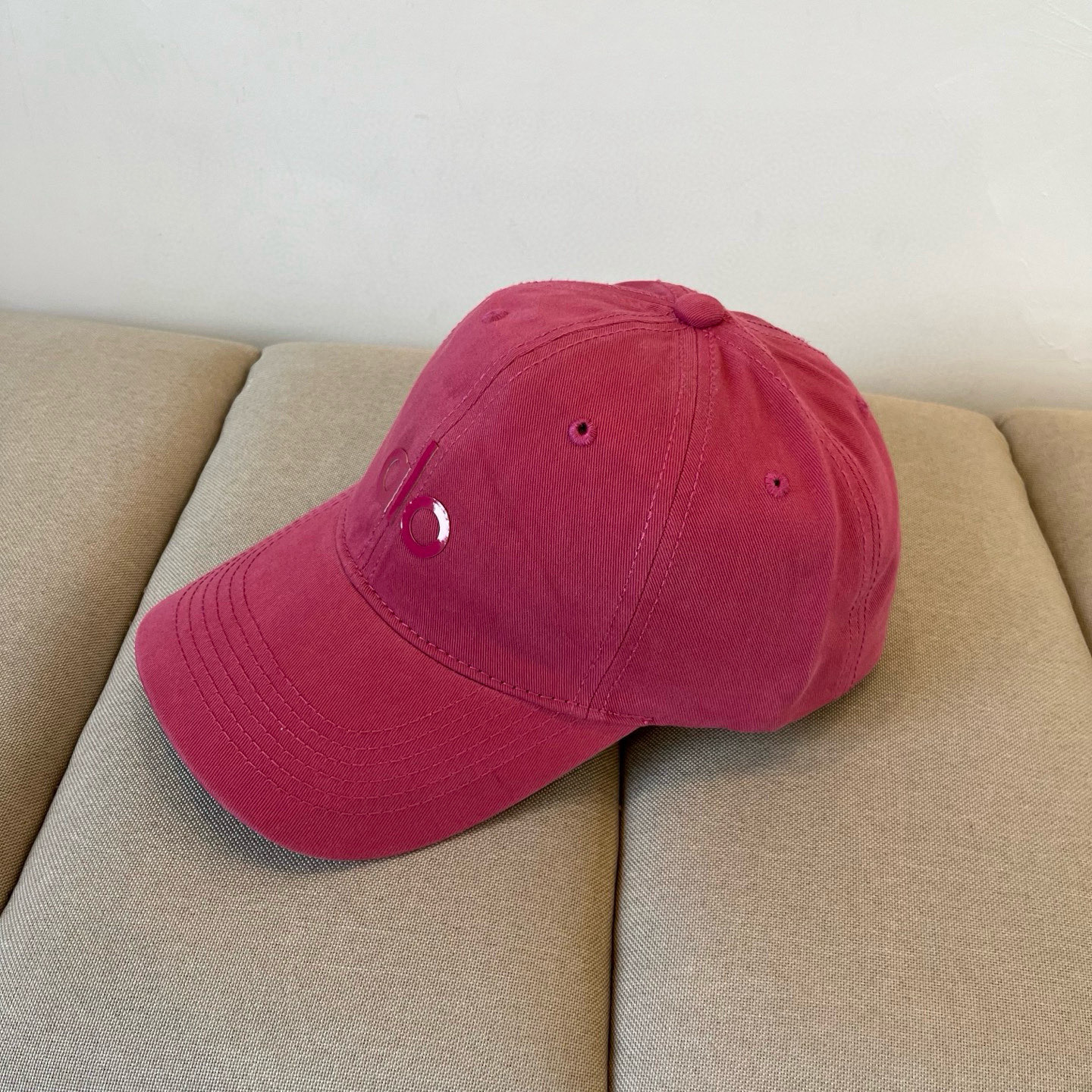  alo 新款定制棒球帽
🧢 设计感满满
日常穿搭 甜酷十足‼️
洋气 高级 不挑人‼️