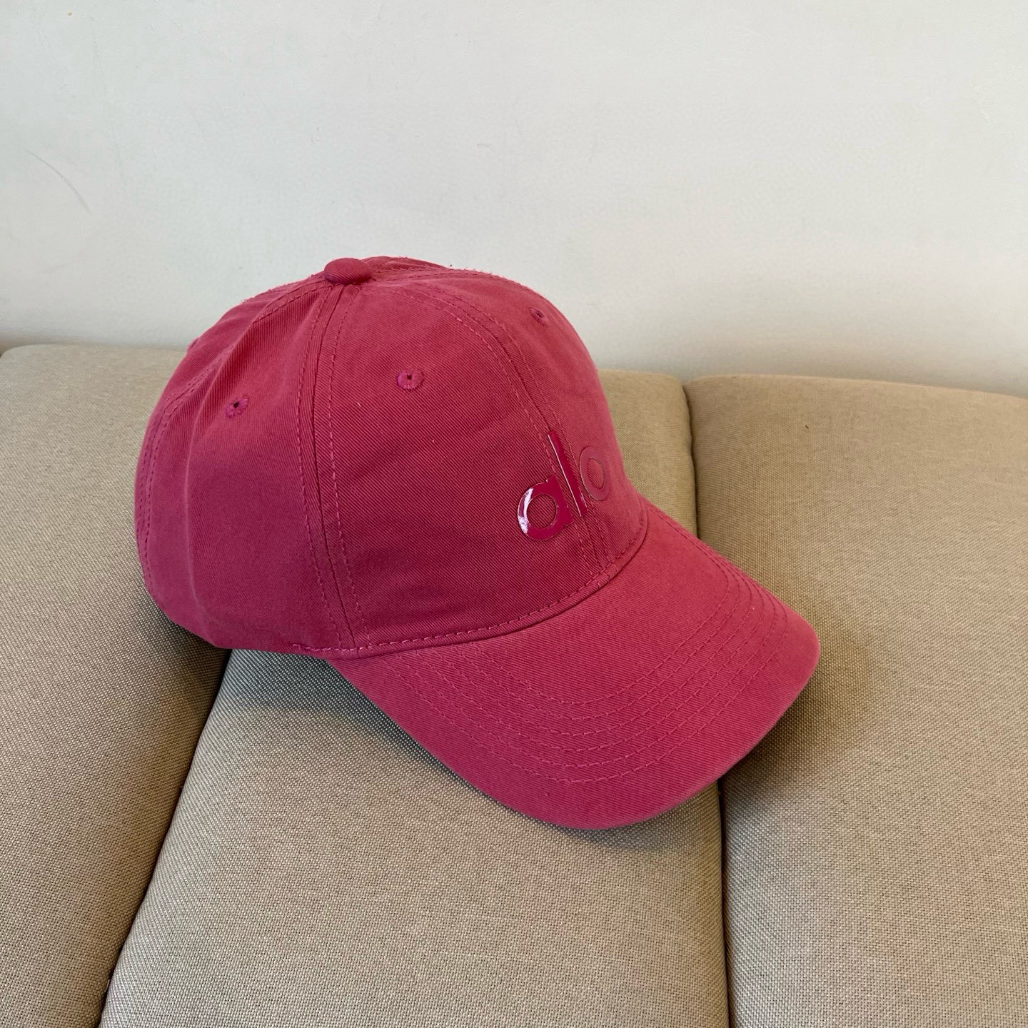  alo 新款定制棒球帽
🧢 设计感满满
日常穿搭 甜酷十足‼️
洋气 高级 不挑人‼️