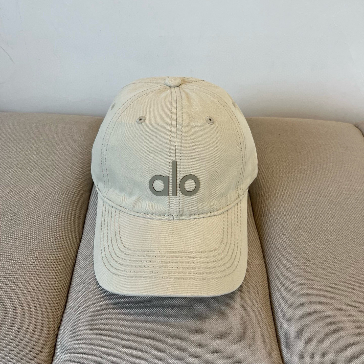  alo 新款定制棒球帽
🧢 设计感满满
日常穿搭 甜酷十足‼️
洋气 高级 不挑人‼️