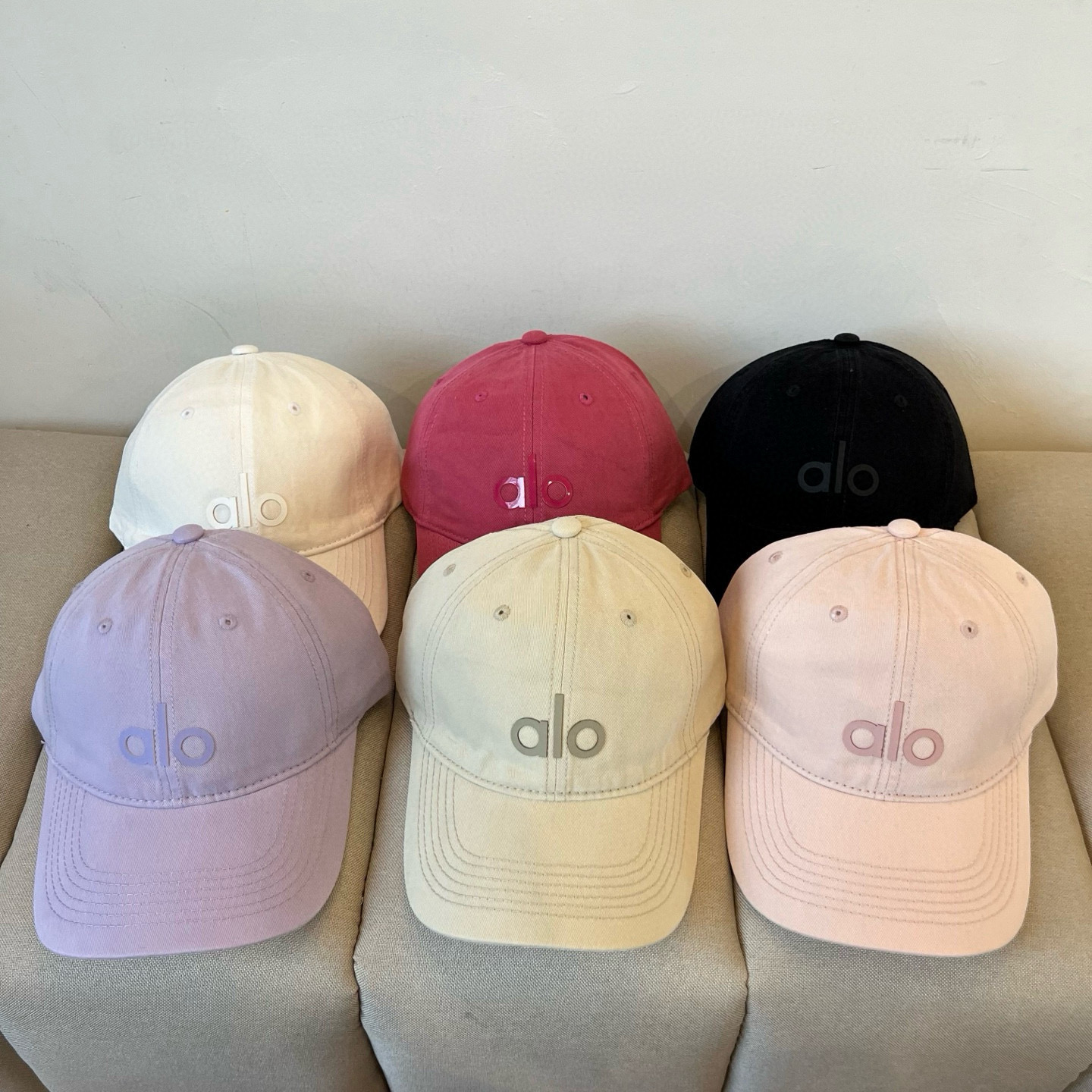  alo 新款定制棒球帽
🧢 设计感满满
日常穿搭 甜酷十足‼️
洋气 高级 不挑人‼️