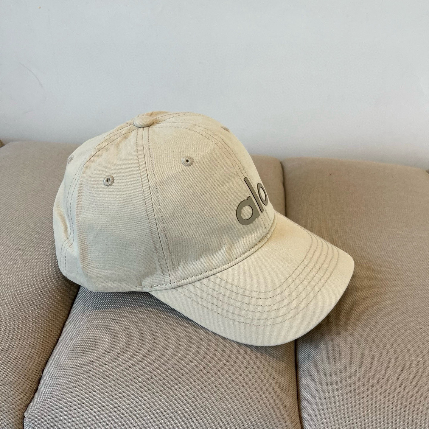  alo 新款定制棒球帽
🧢 设计感满满
日常穿搭 甜酷十足‼️
洋气 高级 不挑人‼️