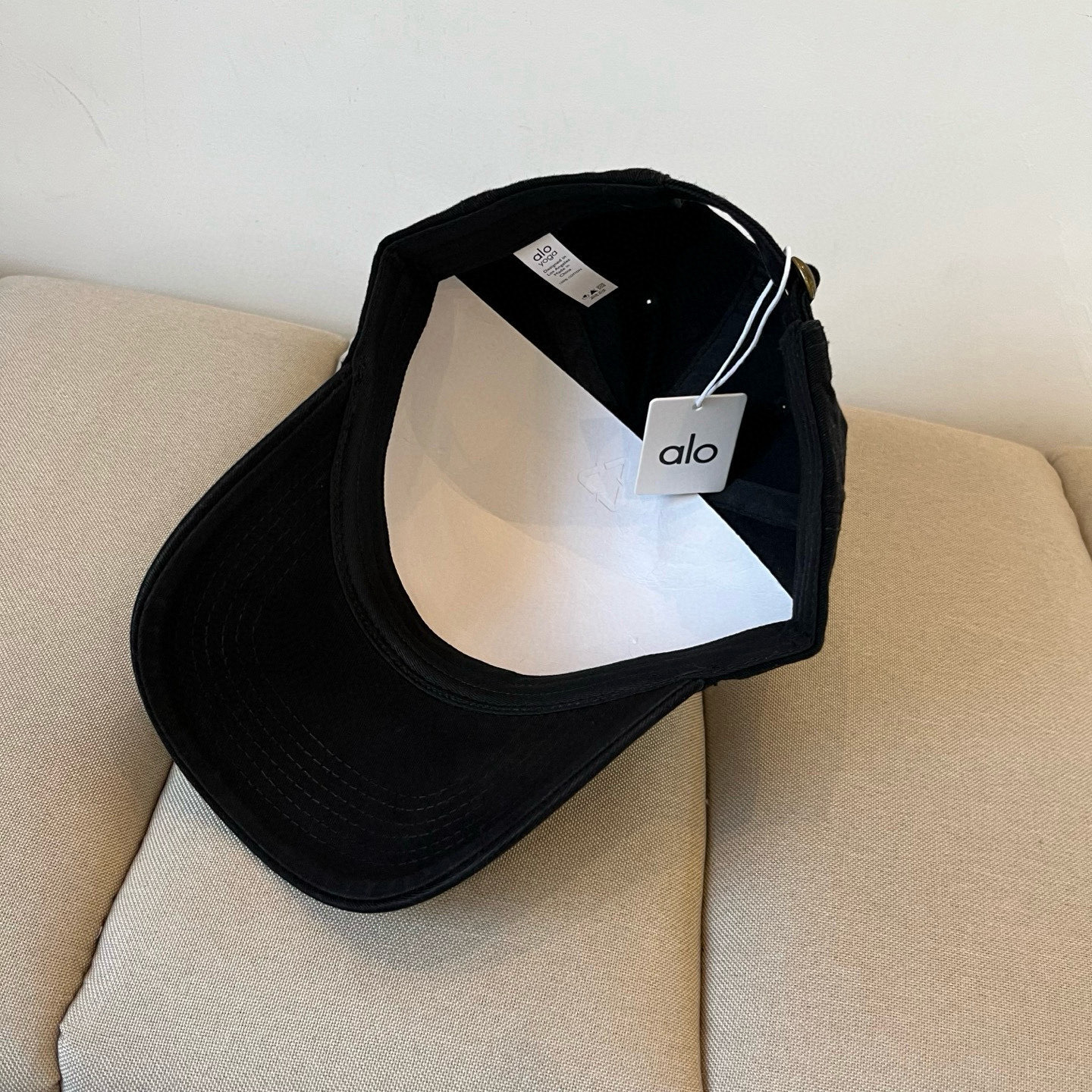  alo 新款定制棒球帽
🧢 设计感满满
日常穿搭 甜酷十足‼️
洋气 高级 不挑人‼️