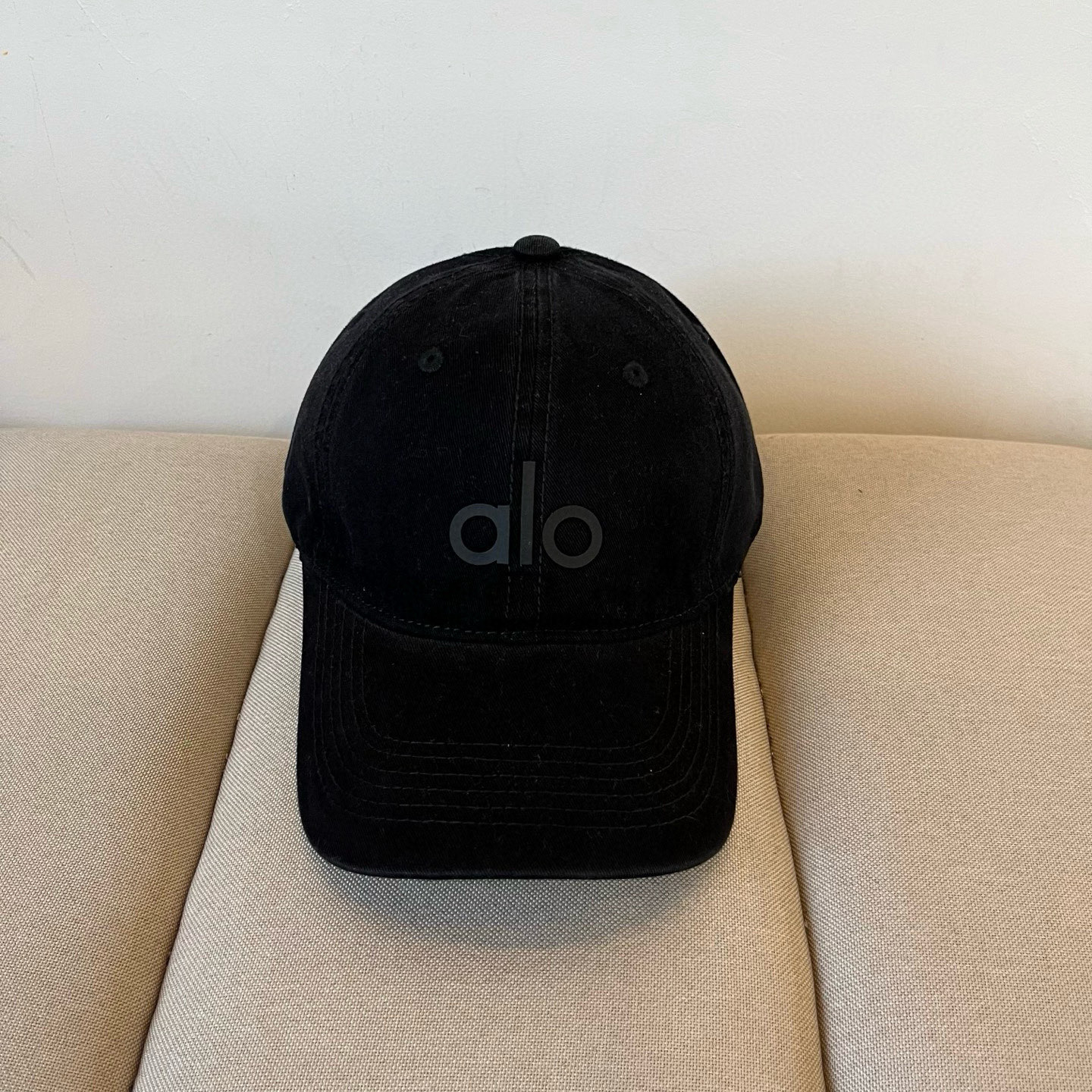 alo 新款定制棒球帽
🧢 设计感满满
日常穿搭 甜酷十足‼️
洋气 高级 不挑人‼️